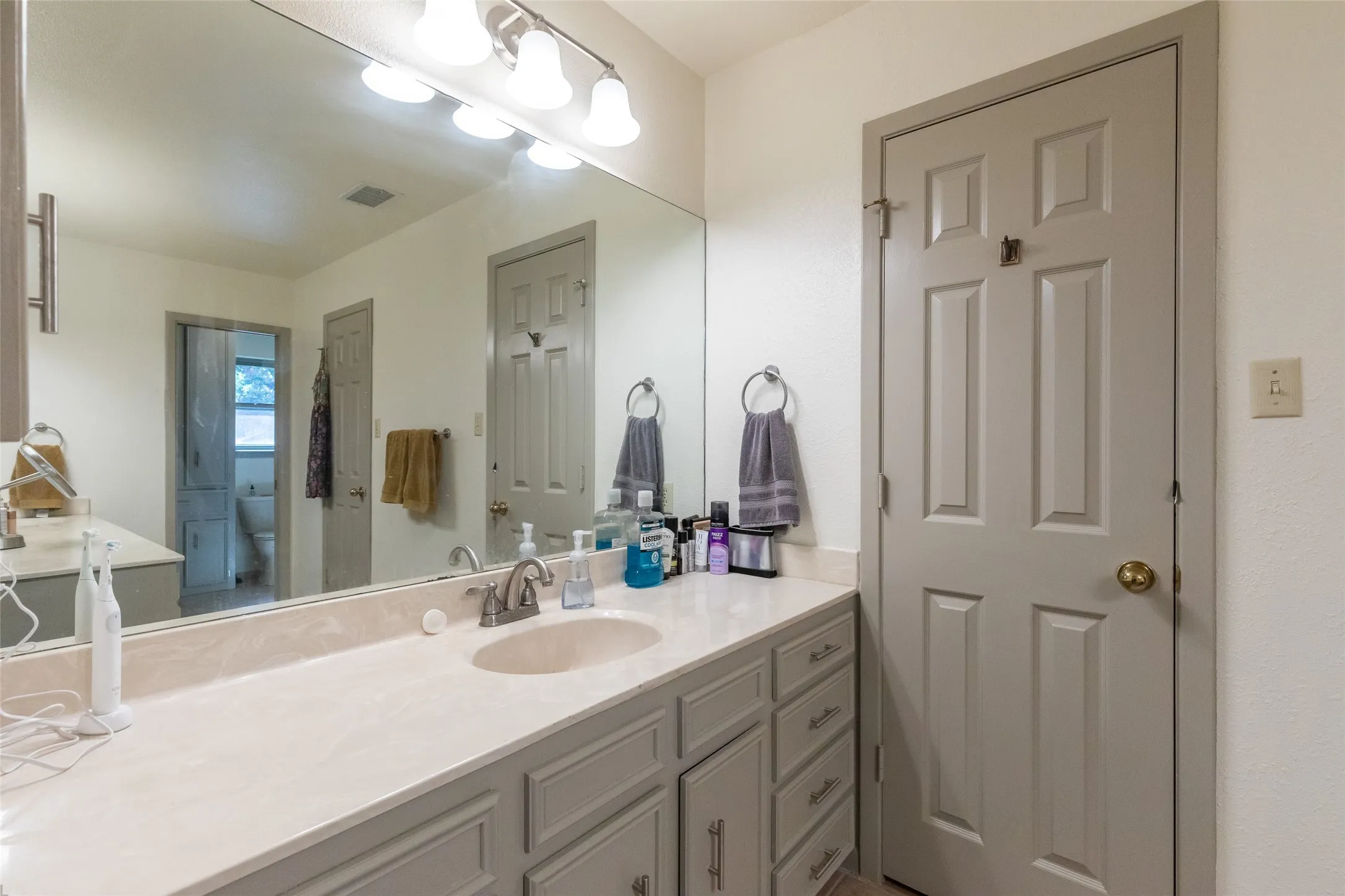 Single Family Residence For Sale in Taylor County , 5025 Patsye Ann Cove, Abilene, Texas 79606, 4 Bedroom, 2 Bathroom, 2 Garage spaces, 2,368 Sqft, built in 1982, mls#21345628, Real Estate Agent in Abilene, Homes For Sale in Taylor county, Homes For Sale in Abilene, Realtor in Abilene Texas, Real Estate Brokerage Independent Realty Texas, Luminita Cordes Realtor