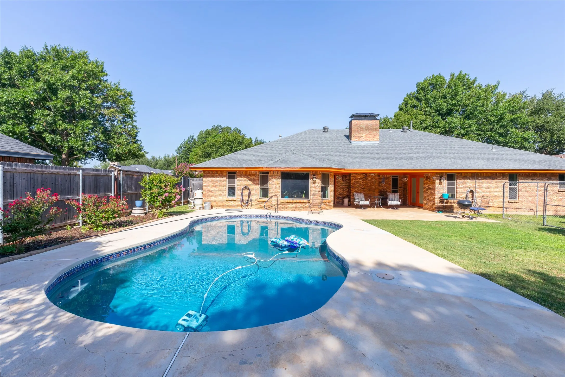 Single Family Residence For Sale in Taylor County , 5025 Patsye Ann Cove, Abilene, Texas 79606, 4 Bedroom, 2 Bathroom, 2 Garage spaces, 2,368 Sqft, built in 1982, mls#21345628, Real Estate Agent in Abilene, Homes For Sale in Taylor county, Homes For Sale in Abilene, Realtor in Abilene Texas, Real Estate Brokerage Independent Realty Texas, Luminita Cordes Realtor