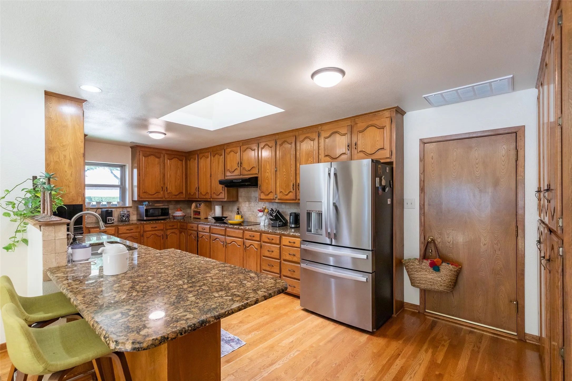 Single Family Residence For Sale in Taylor County , 5025 Patsye Ann Cove, Abilene, Texas 79606, 4 Bedroom, 2 Bathroom, 2 Garage spaces, 2,368 Sqft, built in 1982, mls#21345628, Real Estate Agent in Abilene, Homes For Sale in Taylor county, Homes For Sale in Abilene, Realtor in Abilene Texas, Real Estate Brokerage Independent Realty Texas, Luminita Cordes Realtor