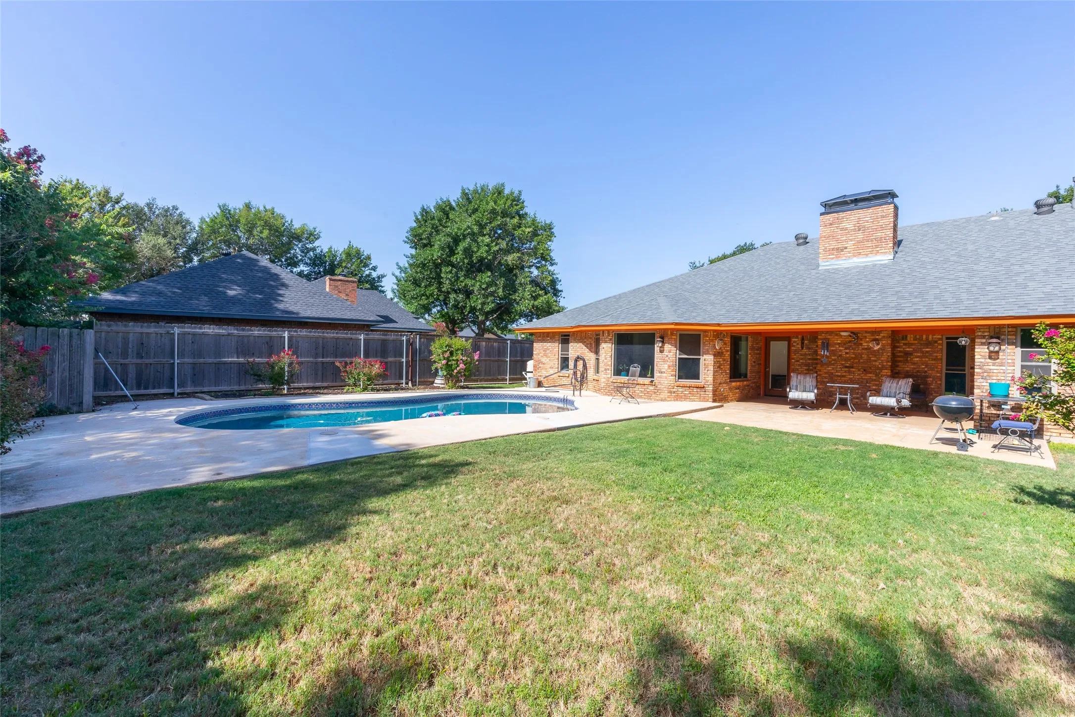 Single Family Residence For Sale in Taylor County , 5025 Patsye Ann Cove, Abilene, Texas 79606, 4 Bedroom, 2 Bathroom, 2 Garage spaces, 2,368 Sqft, built in 1982, mls#21345628, Real Estate Agent in Abilene, Homes For Sale in Taylor county, Homes For Sale in Abilene, Realtor in Abilene Texas, Real Estate Brokerage Independent Realty Texas, Luminita Cordes Realtor