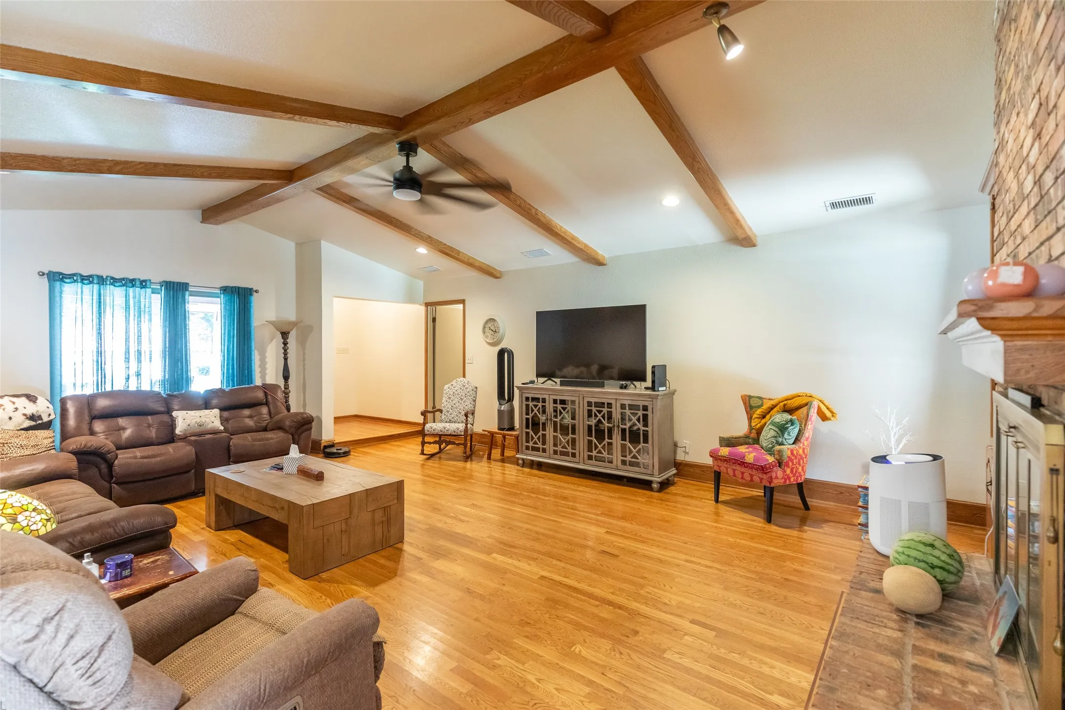 Single Family Residence For Sale in Taylor County , 5025 Patsye Ann Cove, Abilene, Texas 79606, 4 Bedroom, 2 Bathroom, 2 Garage spaces, 2,368 Sqft, built in 1982, mls#21345628, Real Estate Agent in Abilene, Homes For Sale in Taylor county, Homes For Sale in Abilene, Realtor in Abilene Texas, Real Estate Brokerage Independent Realty Texas, Luminita Cordes Realtor