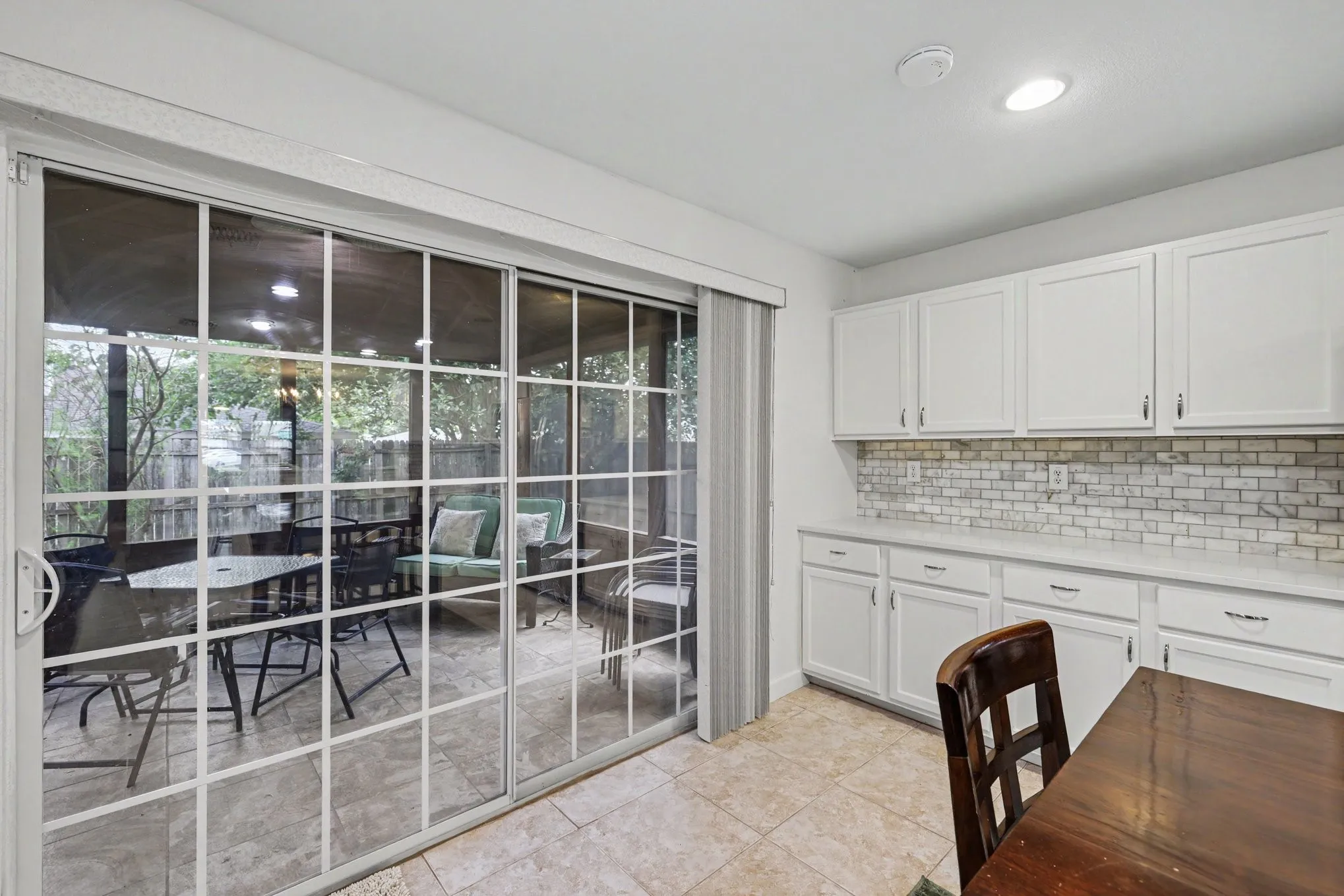 Large sliding door to enclosed patio