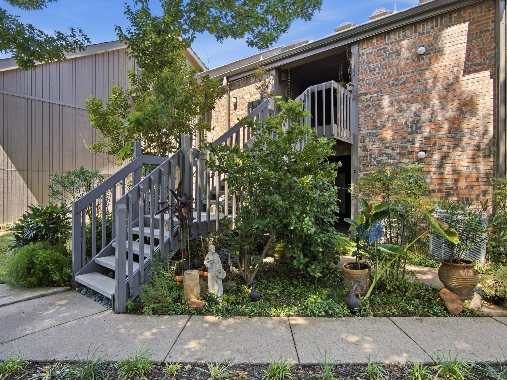 Condominium For Sale in Rockwall County , 1104 Signal Ridge Place 1104, Rockwall, Texas 75032, 2 Bedroom, 2 Bathroom, Garage spaces, 1,148 Sqft, built in 1985, mls#21346923, Real Estate Agent in Rockwall, Homes For Sale in Rockwall county, Homes For Sale in Rockwall, Realtor in Rockwall Texas, Real Estate Brokerage Independent Realty Texas, Luminita Cordes Realtor
