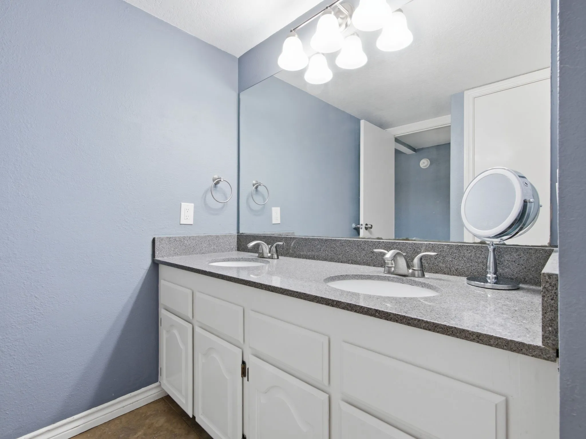 Condominium For Sale in Rockwall County , 1104 Signal Ridge Place 1104, Rockwall, Texas 75032, 2 Bedroom, 2 Bathroom, Garage spaces, 1,148 Sqft, built in 1985, mls#21346923, Real Estate Agent in Rockwall, Homes For Sale in Rockwall county, Homes For Sale in Rockwall, Realtor in Rockwall Texas, Real Estate Brokerage Independent Realty Texas, Luminita Cordes Realtor