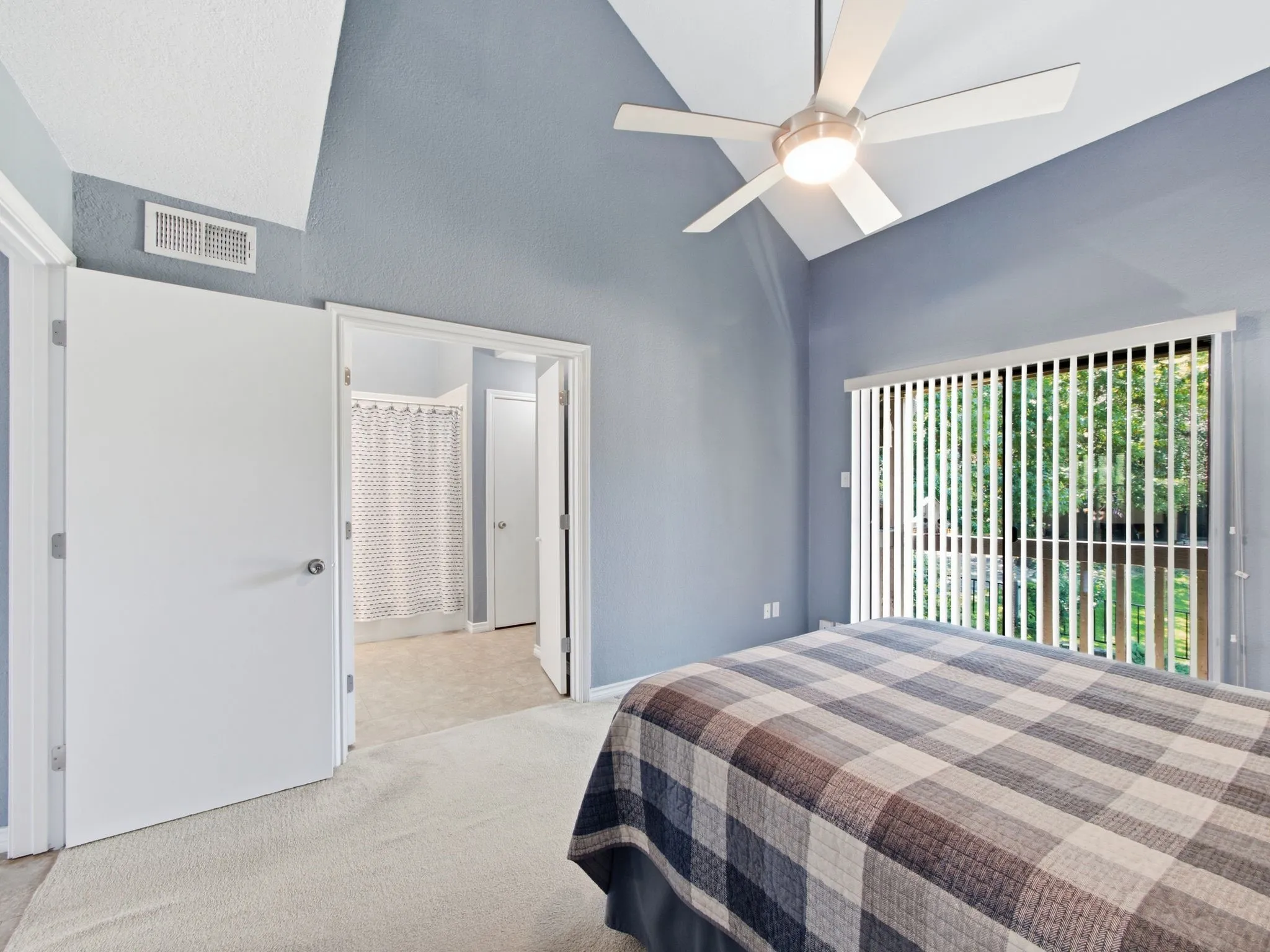 Condominium For Sale in Rockwall County , 1104 Signal Ridge Place 1104, Rockwall, Texas 75032, 2 Bedroom, 2 Bathroom, Garage spaces, 1,148 Sqft, built in 1985, mls#21346923, Real Estate Agent in Rockwall, Homes For Sale in Rockwall county, Homes For Sale in Rockwall, Realtor in Rockwall Texas, Real Estate Brokerage Independent Realty Texas, Luminita Cordes Realtor