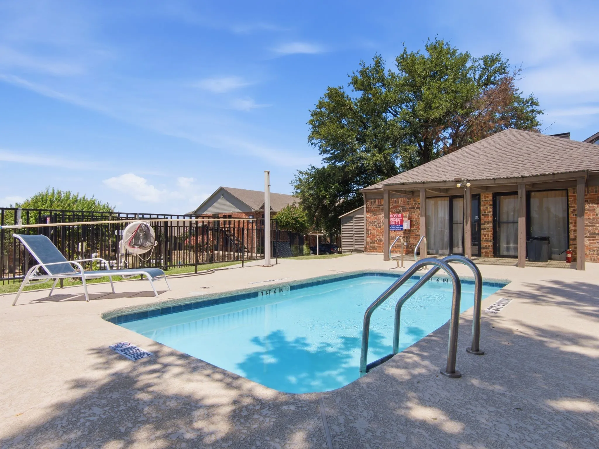 Condominium For Sale in Rockwall County , 1104 Signal Ridge Place 1104, Rockwall, Texas 75032, 2 Bedroom, 2 Bathroom, Garage spaces, 1,148 Sqft, built in 1985, mls#21346923, Real Estate Agent in Rockwall, Homes For Sale in Rockwall county, Homes For Sale in Rockwall, Realtor in Rockwall Texas, Real Estate Brokerage Independent Realty Texas, Luminita Cordes Realtor