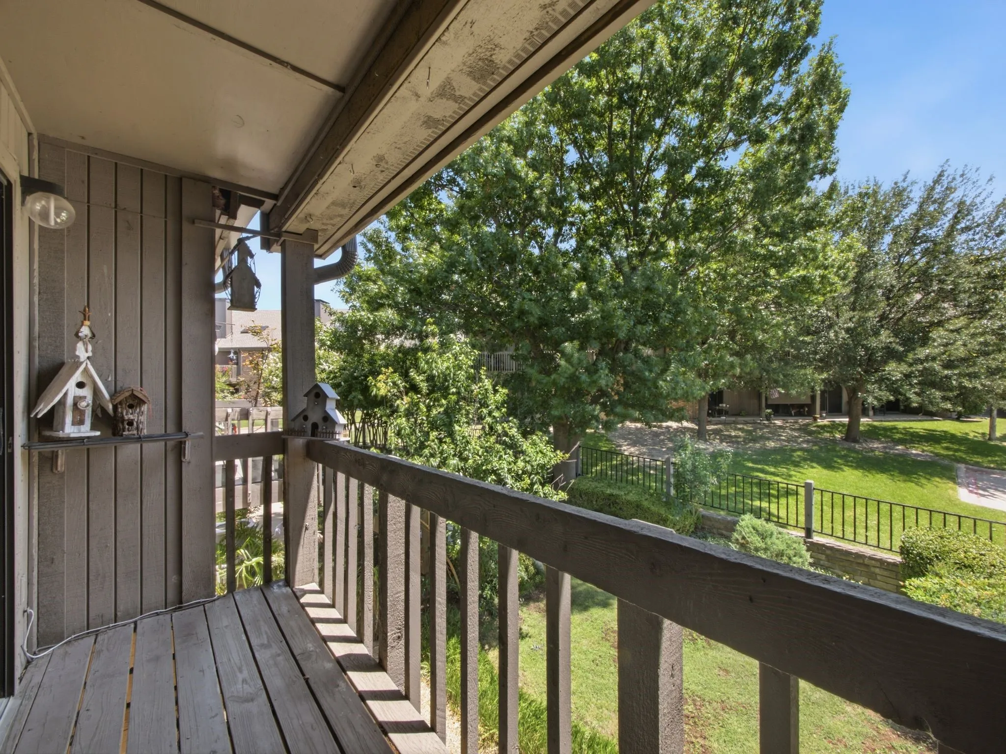 Condominium For Sale in Rockwall County , 1104 Signal Ridge Place 1104, Rockwall, Texas 75032, 2 Bedroom, 2 Bathroom, Garage spaces, 1,148 Sqft, built in 1985, mls#21346923, Real Estate Agent in Rockwall, Homes For Sale in Rockwall county, Homes For Sale in Rockwall, Realtor in Rockwall Texas, Real Estate Brokerage Independent Realty Texas, Luminita Cordes Realtor