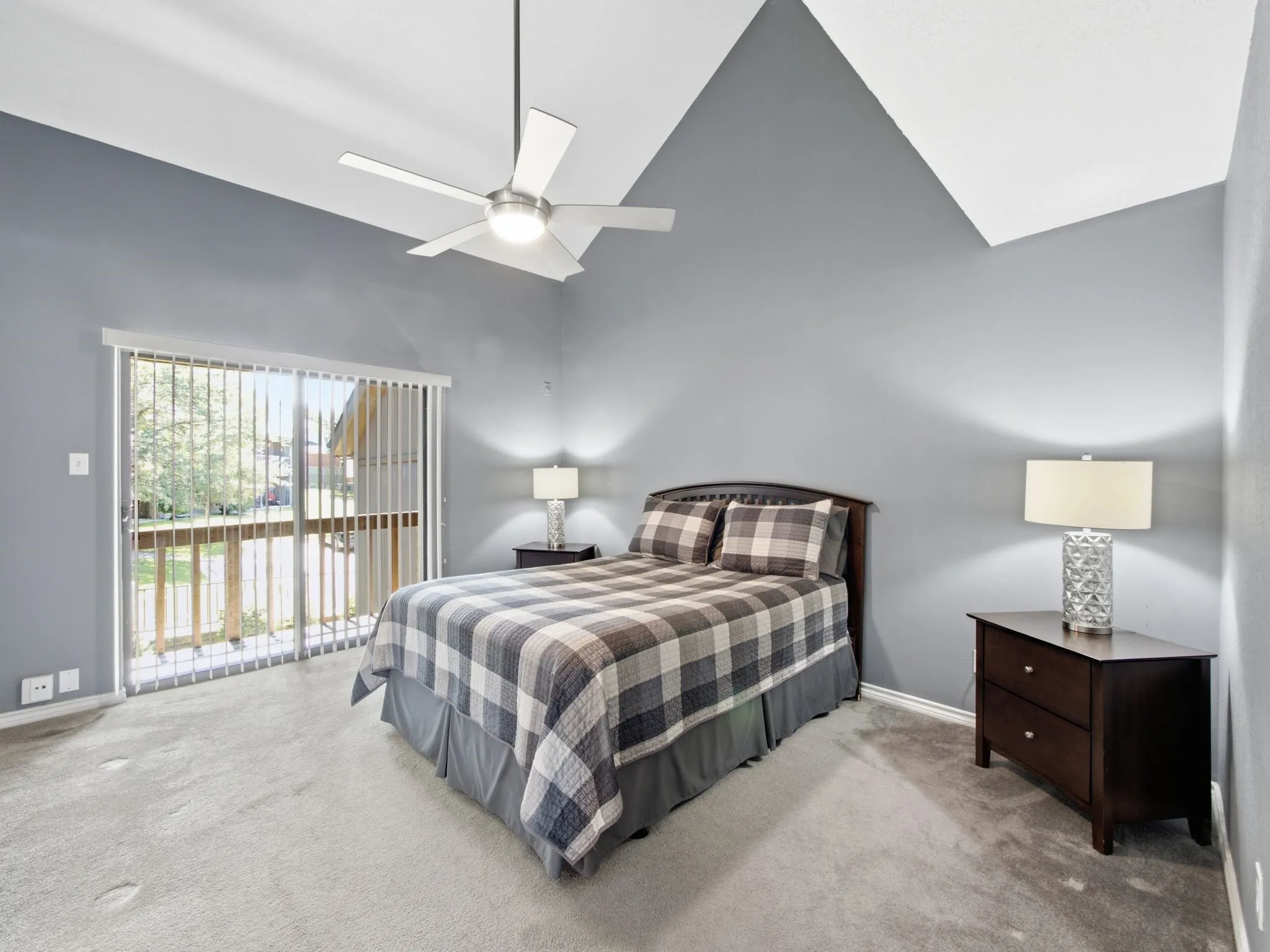 Condominium For Sale in Rockwall County , 1104 Signal Ridge Place 1104, Rockwall, Texas 75032, 2 Bedroom, 2 Bathroom, Garage spaces, 1,148 Sqft, built in 1985, mls#21346923, Real Estate Agent in Rockwall, Homes For Sale in Rockwall county, Homes For Sale in Rockwall, Realtor in Rockwall Texas, Real Estate Brokerage Independent Realty Texas, Luminita Cordes Realtor