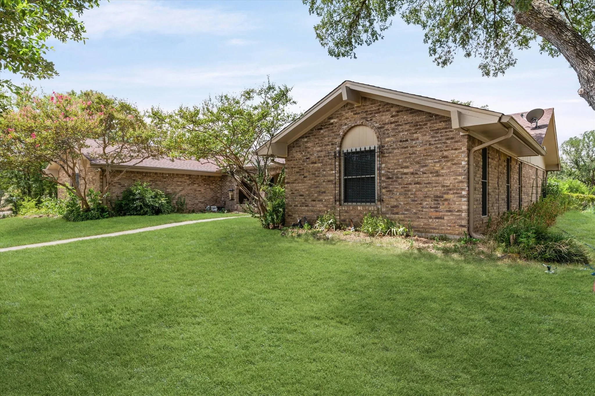 Single Family Residence For Sale in Mc Lennan County , 2534 S Robinson Drive, Robinson, Texas 76706, 3 Bedroom, 3 Bathroom, 2 Garage spaces, 2,712 Sqft, built in 1976, mls#21346491, Real Estate Agent in Robinson, Homes For Sale in Mc Lennan county, Homes For Sale in Robinson, Realtor in Robinson Texas, Real Estate Brokerage Independent Realty Texas, Luminita Cordes Realtor
