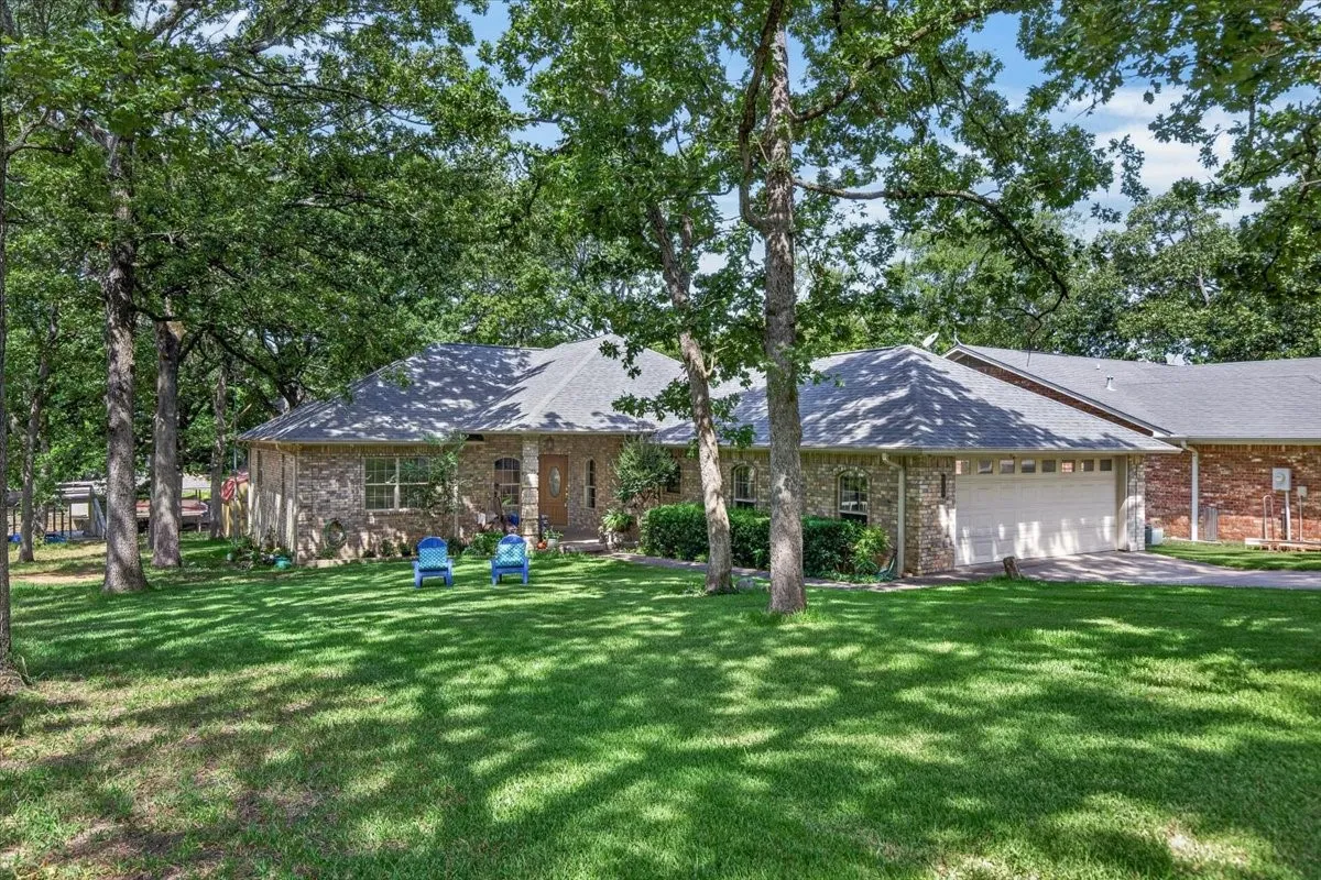 Single Family Residence For Sale in Henderson County , 5536 Point Lavista, Malakoff, Texas 75148, 3 Bedroom, 2 Bathroom, 2 Garage spaces, 2,094 Sqft, built in 1999, mls#21344927, Real Estate Agent in Malakoff, Homes For Sale in Henderson county, Homes For Sale in Malakoff, Realtor in Malakoff Texas, Real Estate Brokerage Independent Realty Texas, Luminita Cordes Realtor
