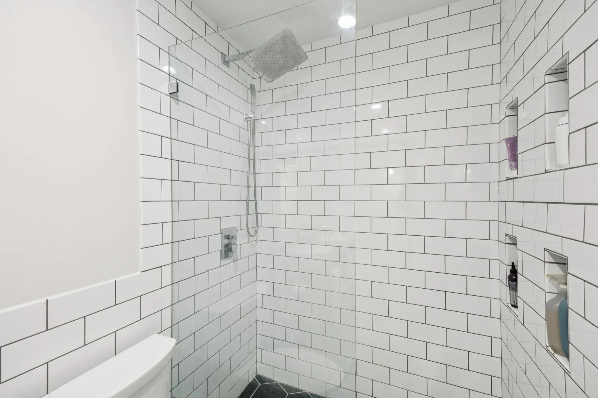 Condominium For Sale in Dallas County , 3321 Cole Avenue 116, Dallas, Texas 75204, 2 Bedroom, 2 Bathroom, Garage spaces, 1,044 Sqft, built in 1961, mls#21346940, Real Estate Agent in Dallas, Homes For Sale in Dallas county, Homes For Sale in Dallas, Realtor in Dallas Texas, Real Estate Brokerage Independent Realty Texas, Luminita Cordes Realtor