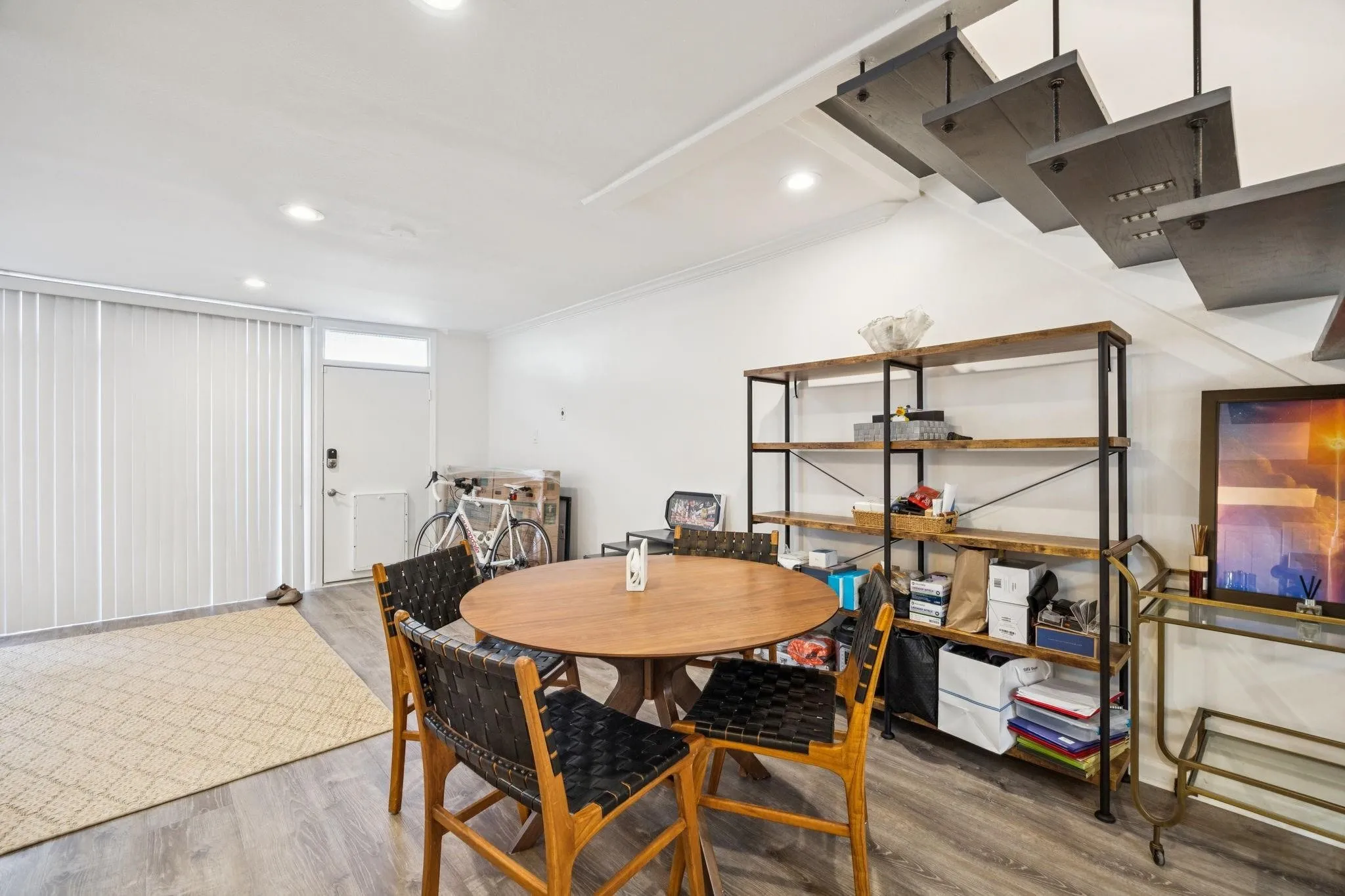 Condominium For Sale in Dallas County , 3321 Cole Avenue 116, Dallas, Texas 75204, 2 Bedroom, 2 Bathroom, Garage spaces, 1,044 Sqft, built in 1961, mls#21346940, Real Estate Agent in Dallas, Homes For Sale in Dallas county, Homes For Sale in Dallas, Realtor in Dallas Texas, Real Estate Brokerage Independent Realty Texas, Luminita Cordes Realtor