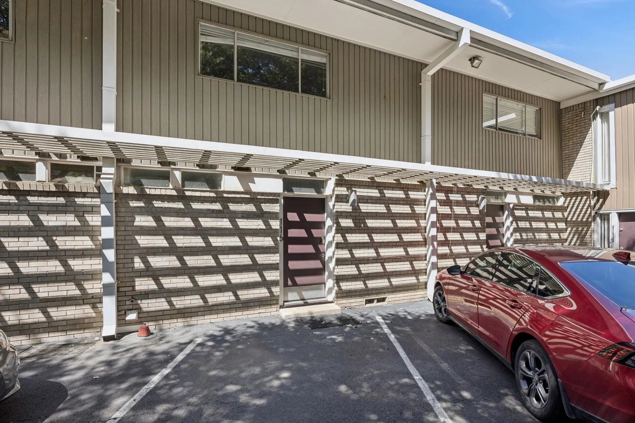Condominium For Sale in Dallas County , 3321 Cole Avenue 116, Dallas, Texas 75204, 2 Bedroom, 2 Bathroom, Garage spaces, 1,044 Sqft, built in 1961, mls#21346940, Real Estate Agent in Dallas, Homes For Sale in Dallas county, Homes For Sale in Dallas, Realtor in Dallas Texas, Real Estate Brokerage Independent Realty Texas, Luminita Cordes Realtor