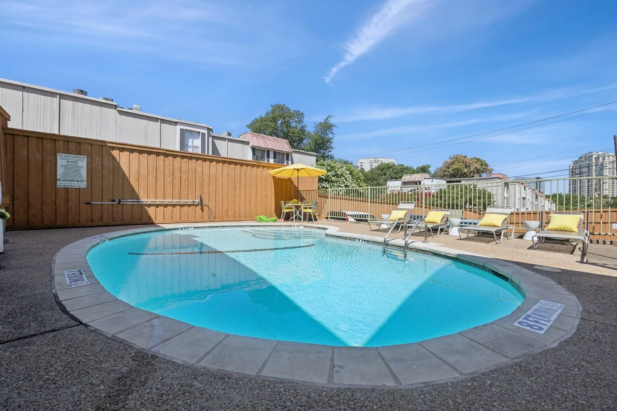 Condominium For Sale in Dallas County , 3321 Cole Avenue 116, Dallas, Texas 75204, 2 Bedroom, 2 Bathroom, Garage spaces, 1,044 Sqft, built in 1961, mls#21346940, Real Estate Agent in Dallas, Homes For Sale in Dallas county, Homes For Sale in Dallas, Realtor in Dallas Texas, Real Estate Brokerage Independent Realty Texas, Luminita Cordes Realtor