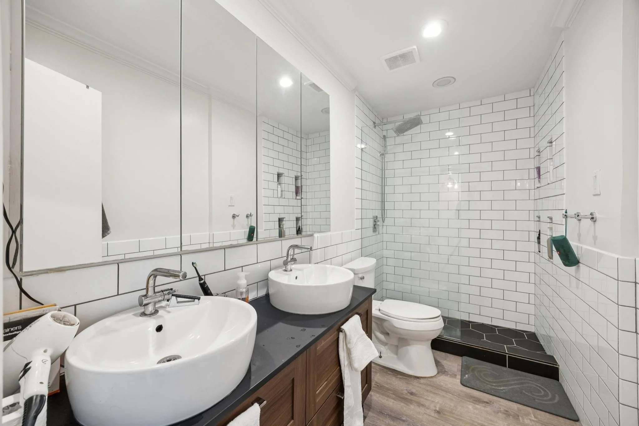 Condominium For Sale in Dallas County , 3321 Cole Avenue 116, Dallas, Texas 75204, 2 Bedroom, 2 Bathroom, Garage spaces, 1,044 Sqft, built in 1961, mls#21346940, Real Estate Agent in Dallas, Homes For Sale in Dallas county, Homes For Sale in Dallas, Realtor in Dallas Texas, Real Estate Brokerage Independent Realty Texas, Luminita Cordes Realtor