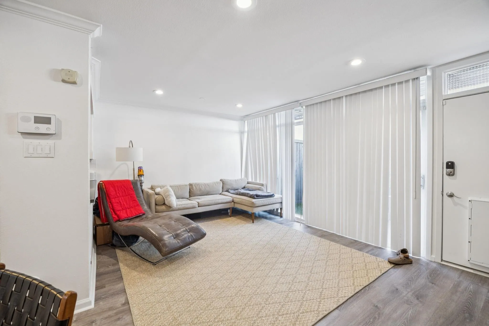 Condominium For Sale in Dallas County , 3321 Cole Avenue 116, Dallas, Texas 75204, 2 Bedroom, 2 Bathroom, Garage spaces, 1,044 Sqft, built in 1961, mls#21346940, Real Estate Agent in Dallas, Homes For Sale in Dallas county, Homes For Sale in Dallas, Realtor in Dallas Texas, Real Estate Brokerage Independent Realty Texas, Luminita Cordes Realtor