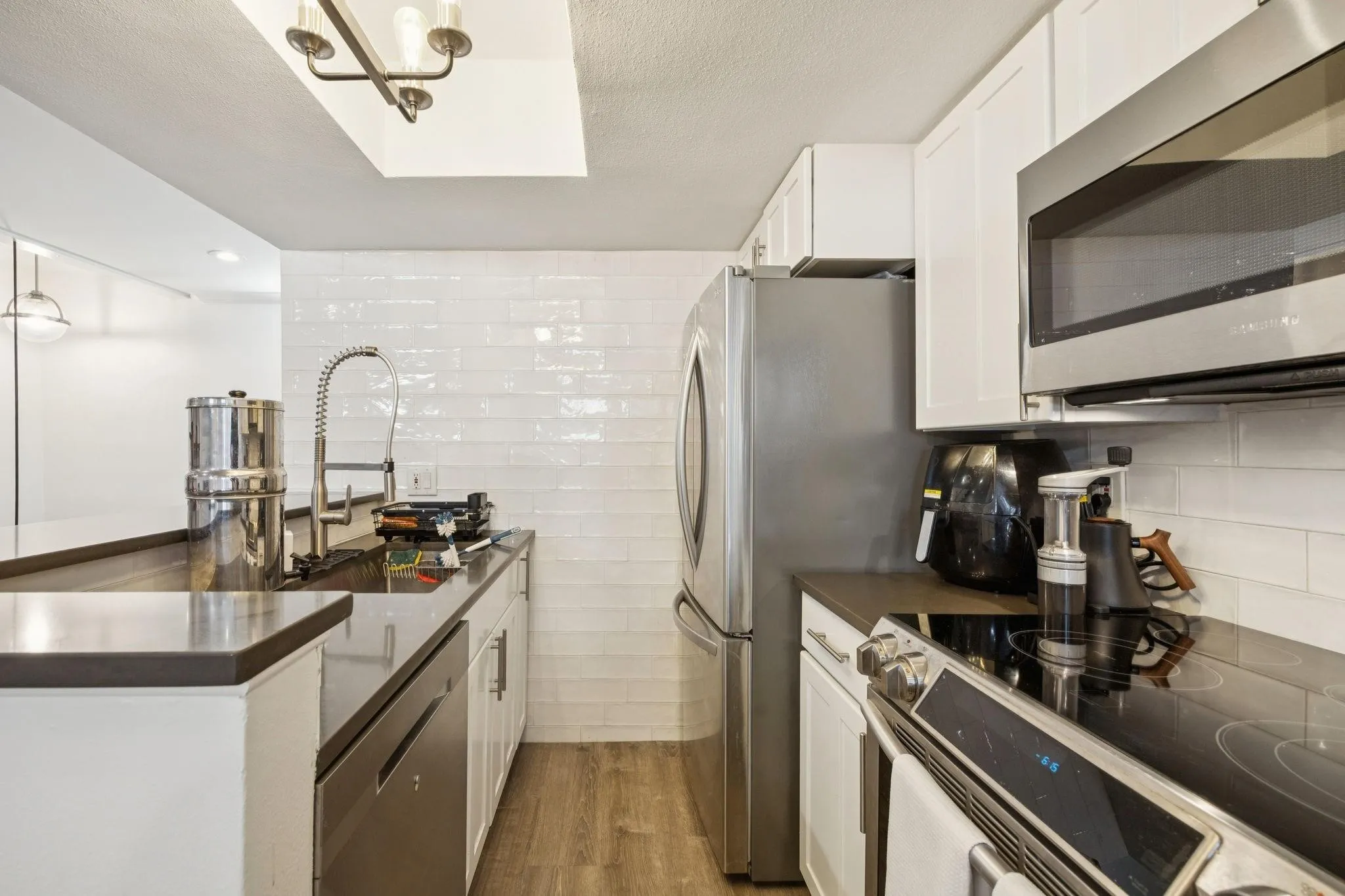Condominium For Sale in Dallas County , 3321 Cole Avenue 116, Dallas, Texas 75204, 2 Bedroom, 2 Bathroom, Garage spaces, 1,044 Sqft, built in 1961, mls#21346940, Real Estate Agent in Dallas, Homes For Sale in Dallas county, Homes For Sale in Dallas, Realtor in Dallas Texas, Real Estate Brokerage Independent Realty Texas, Luminita Cordes Realtor