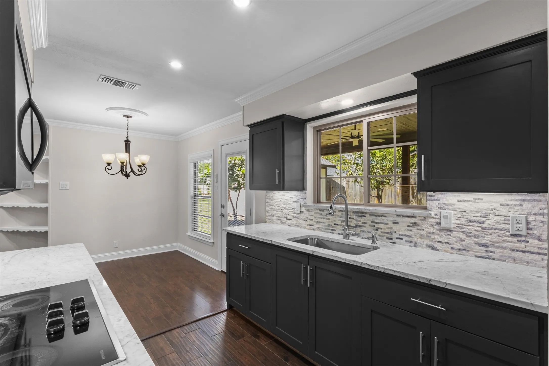 Single Family Residence For Sale in Dallas County , 2441 Miller Street, Grand Prairie, Texas 75051, 3 Bedroom, 2 Bathroom, Garage spaces, 1,101 Sqft, built in 1970, mls#21321304, Real Estate Agent in Grand Prairie, Homes For Sale in Dallas county, Homes For Sale in Grand Prairie, Realtor in Grand Prairie Texas, Real Estate Brokerage Independent Realty Texas, Luminita Cordes Realtor