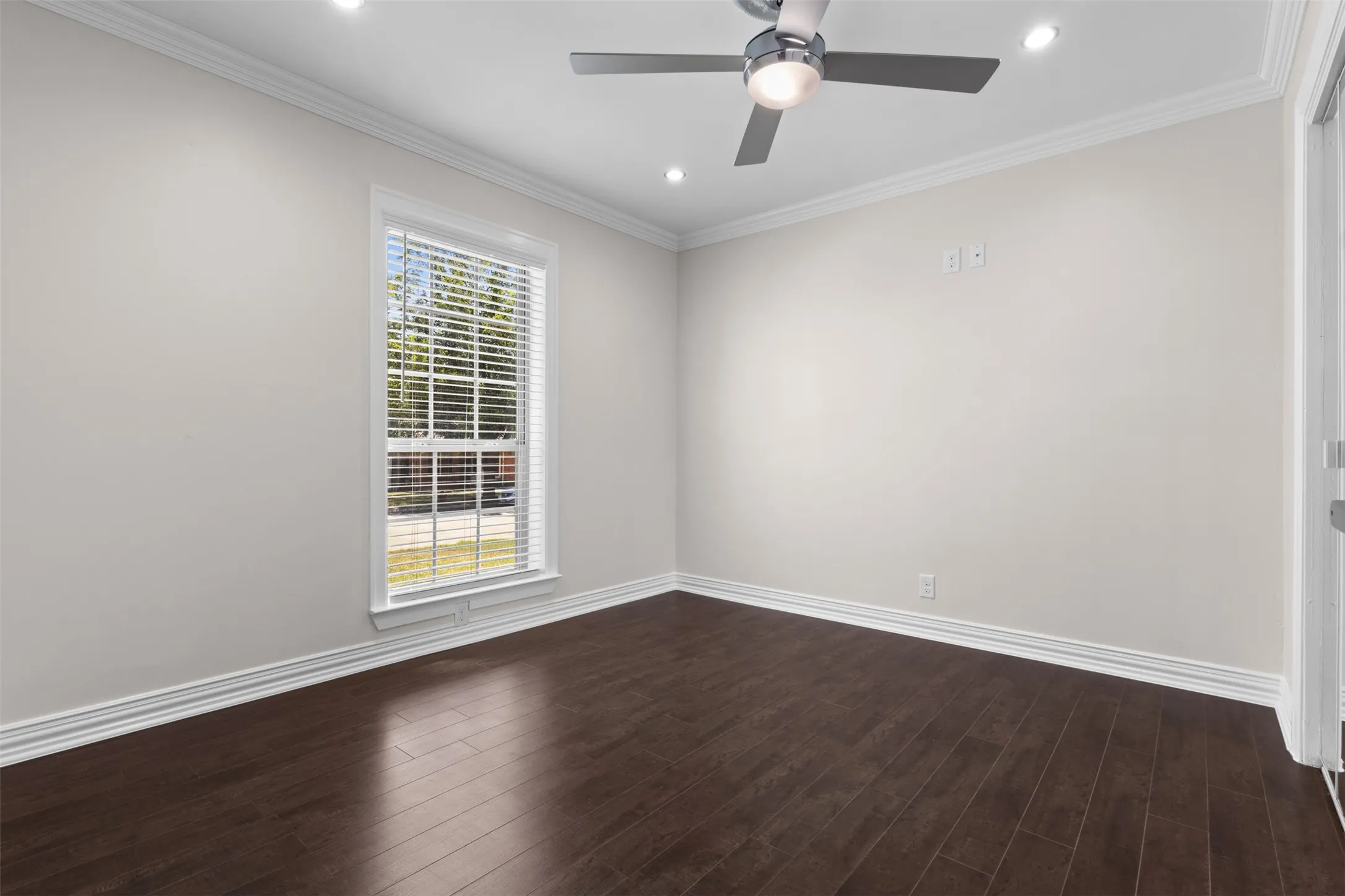 Single Family Residence For Sale in Dallas County , 2441 Miller Street, Grand Prairie, Texas 75051, 3 Bedroom, 2 Bathroom, Garage spaces, 1,101 Sqft, built in 1970, mls#21321304, Real Estate Agent in Grand Prairie, Homes For Sale in Dallas county, Homes For Sale in Grand Prairie, Realtor in Grand Prairie Texas, Real Estate Brokerage Independent Realty Texas, Luminita Cordes Realtor