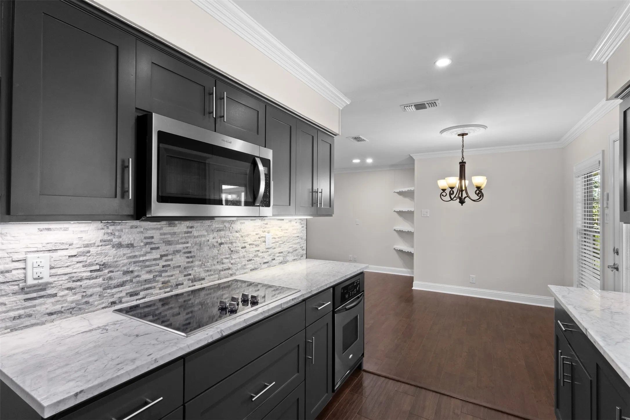 Single Family Residence For Sale in Dallas County , 2441 Miller Street, Grand Prairie, Texas 75051, 3 Bedroom, 2 Bathroom, Garage spaces, 1,101 Sqft, built in 1970, mls#21321304, Real Estate Agent in Grand Prairie, Homes For Sale in Dallas county, Homes For Sale in Grand Prairie, Realtor in Grand Prairie Texas, Real Estate Brokerage Independent Realty Texas, Luminita Cordes Realtor