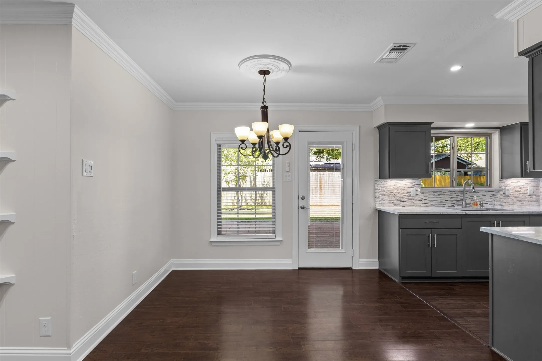 Single Family Residence For Sale in Dallas County , 2441 Miller Street, Grand Prairie, Texas 75051, 3 Bedroom, 2 Bathroom, Garage spaces, 1,101 Sqft, built in 1970, mls#21321304, Real Estate Agent in Grand Prairie, Homes For Sale in Dallas county, Homes For Sale in Grand Prairie, Realtor in Grand Prairie Texas, Real Estate Brokerage Independent Realty Texas, Luminita Cordes Realtor