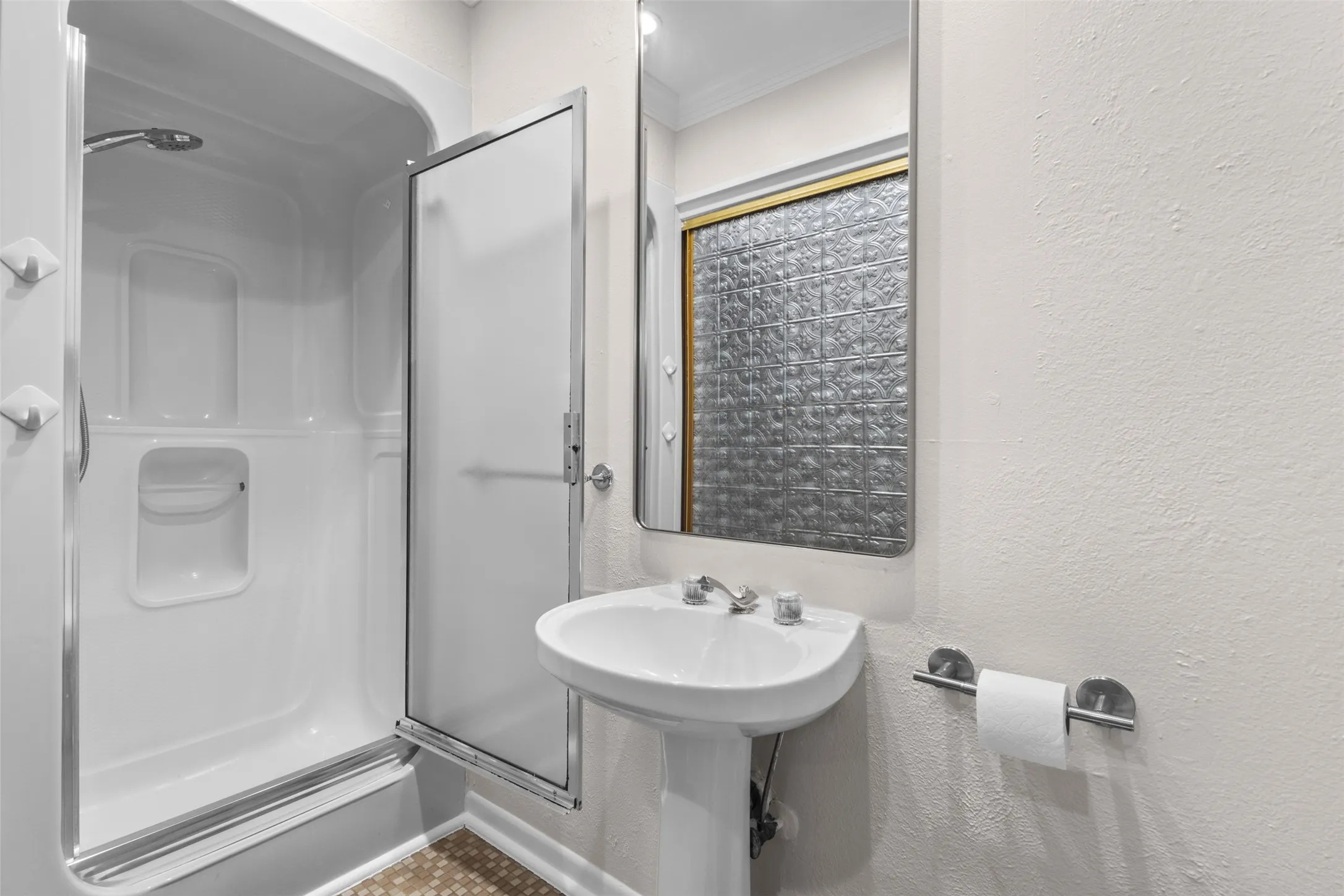 Single Family Residence For Sale in Dallas County , 2441 Miller Street, Grand Prairie, Texas 75051, 3 Bedroom, 2 Bathroom, Garage spaces, 1,101 Sqft, built in 1970, mls#21321304, Real Estate Agent in Grand Prairie, Homes For Sale in Dallas county, Homes For Sale in Grand Prairie, Realtor in Grand Prairie Texas, Real Estate Brokerage Independent Realty Texas, Luminita Cordes Realtor