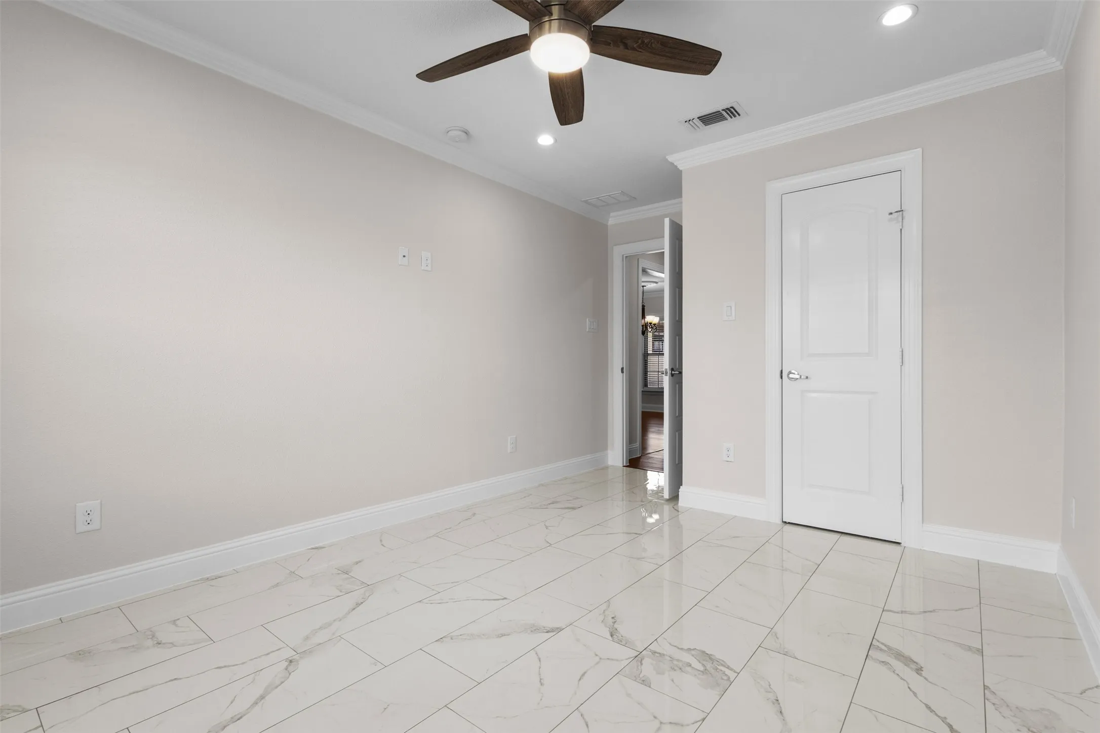 Single Family Residence For Sale in Dallas County , 2441 Miller Street, Grand Prairie, Texas 75051, 3 Bedroom, 2 Bathroom, Garage spaces, 1,101 Sqft, built in 1970, mls#21321304, Real Estate Agent in Grand Prairie, Homes For Sale in Dallas county, Homes For Sale in Grand Prairie, Realtor in Grand Prairie Texas, Real Estate Brokerage Independent Realty Texas, Luminita Cordes Realtor