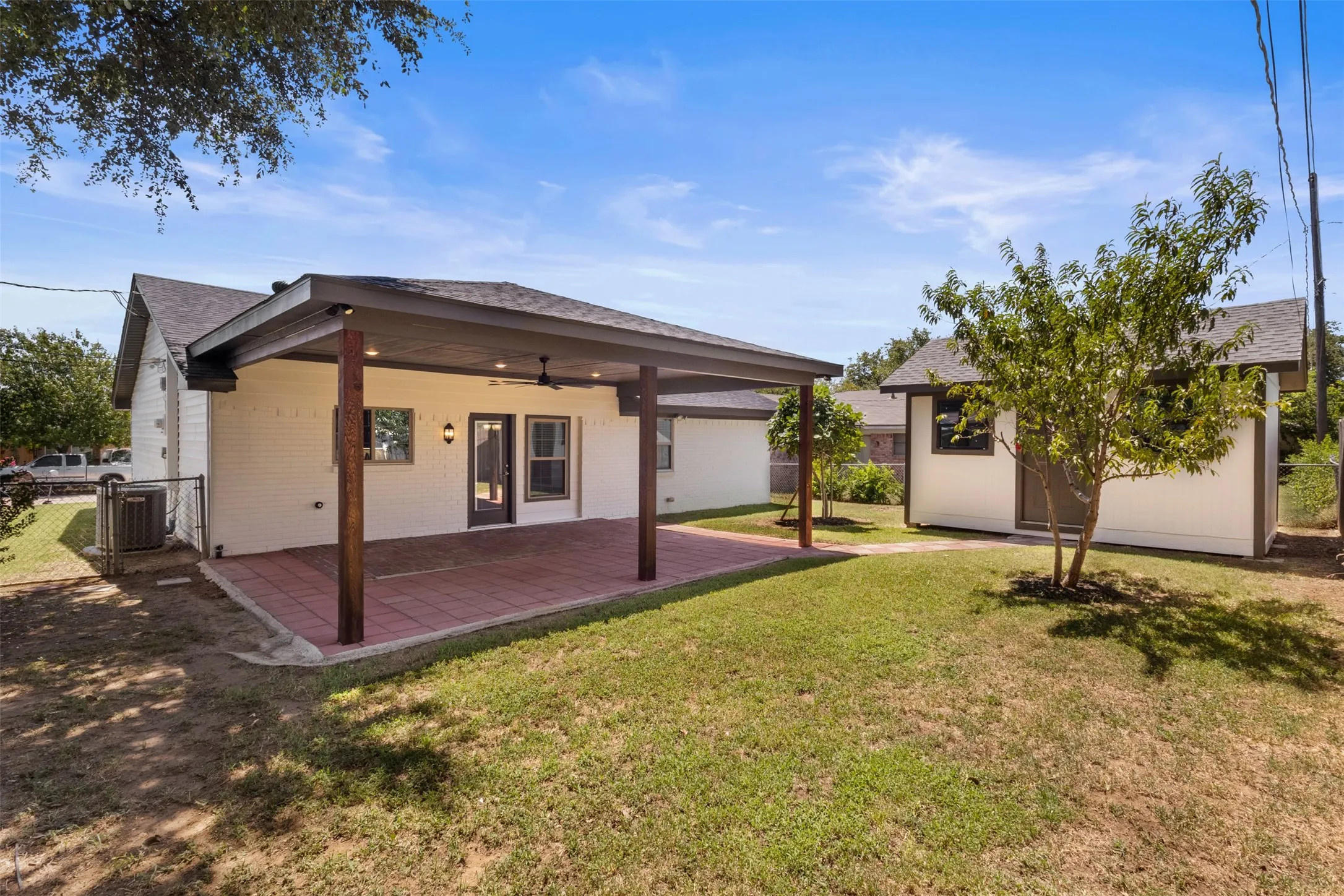 Single Family Residence For Sale in Dallas County , 2441 Miller Street, Grand Prairie, Texas 75051, 3 Bedroom, 2 Bathroom, Garage spaces, 1,101 Sqft, built in 1970, mls#21321304, Real Estate Agent in Grand Prairie, Homes For Sale in Dallas county, Homes For Sale in Grand Prairie, Realtor in Grand Prairie Texas, Real Estate Brokerage Independent Realty Texas, Luminita Cordes Realtor