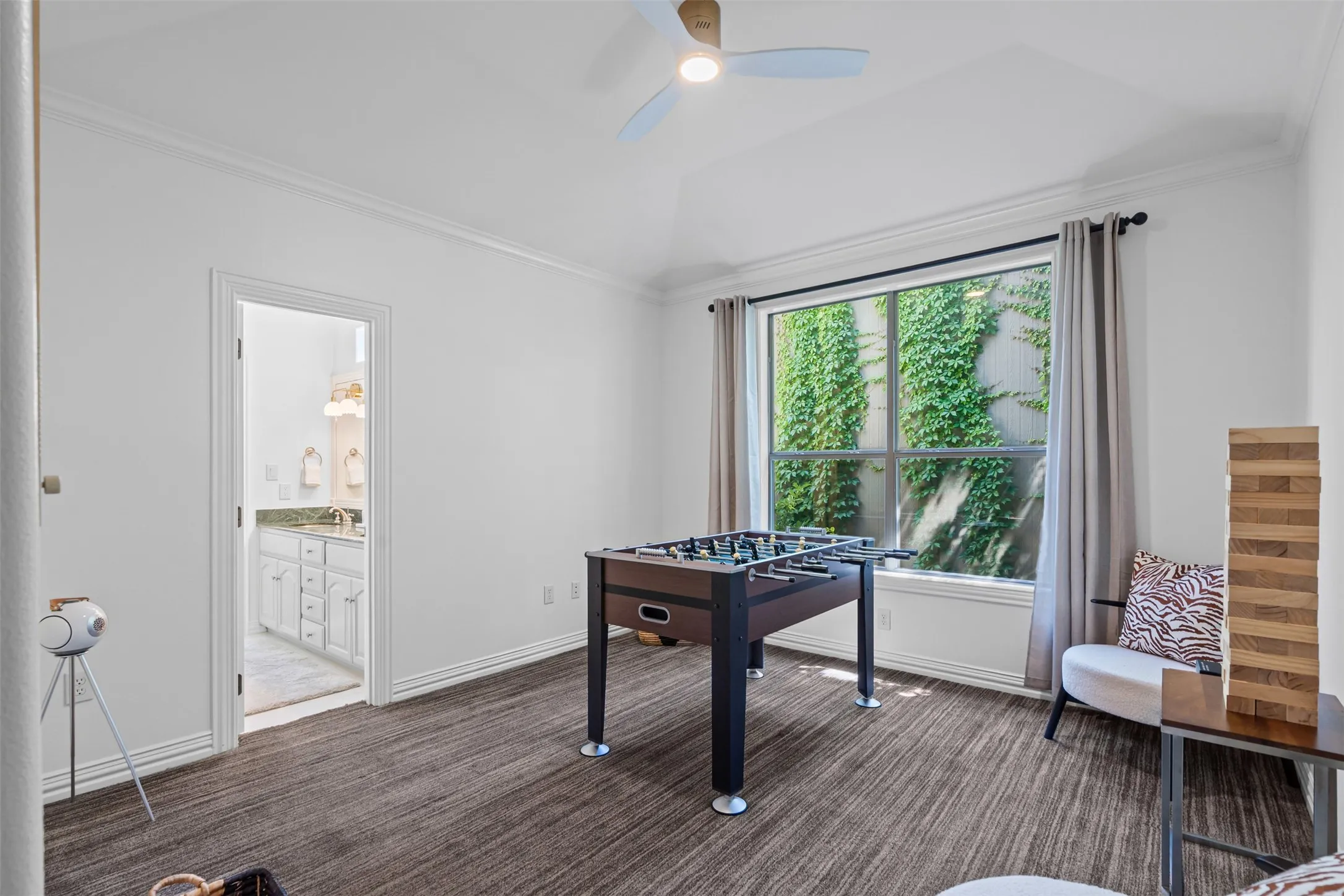 Townhouse For Rent in Dallas County , 4111 Buena Vista Street, Dallas, Texas 75204, 3 Bedrooms, 3 Bathrooms, 2 Garage spaces, 3,095 Sqft, built in 1999, Price $9,000, mls#21345476, Real Estate Agent in Dallas, Homes For Rent in Dallas county, Homes For Rent in Dallas, Realtor in Dallas Texas, Real Estate Brokerage Independent Realty Texas, Luminita Cordes Realtor