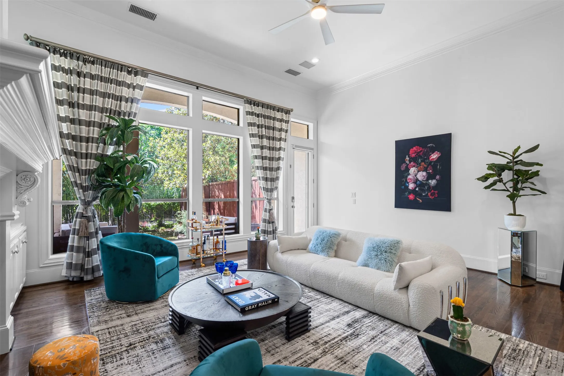 Townhouse For Rent in Dallas County , 4111 Buena Vista Street, Dallas, Texas 75204, 3 Bedrooms, 3 Bathrooms, 2 Garage spaces, 3,095 Sqft, built in 1999, Price $9,000, mls#21345476, Real Estate Agent in Dallas, Homes For Rent in Dallas county, Homes For Rent in Dallas, Realtor in Dallas Texas, Real Estate Brokerage Independent Realty Texas, Luminita Cordes Realtor