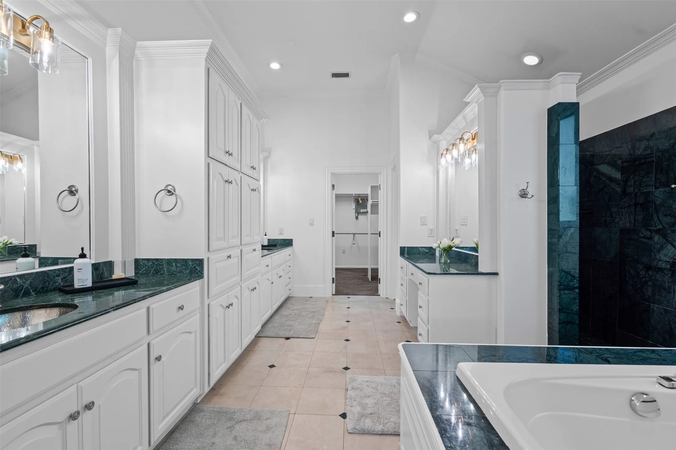 Townhouse For Rent in Dallas County , 4111 Buena Vista Street, Dallas, Texas 75204, 3 Bedrooms, 3 Bathrooms, 2 Garage spaces, 3,095 Sqft, built in 1999, Price $9,000, mls#21345476, Real Estate Agent in Dallas, Homes For Rent in Dallas county, Homes For Rent in Dallas, Realtor in Dallas Texas, Real Estate Brokerage Independent Realty Texas, Luminita Cordes Realtor