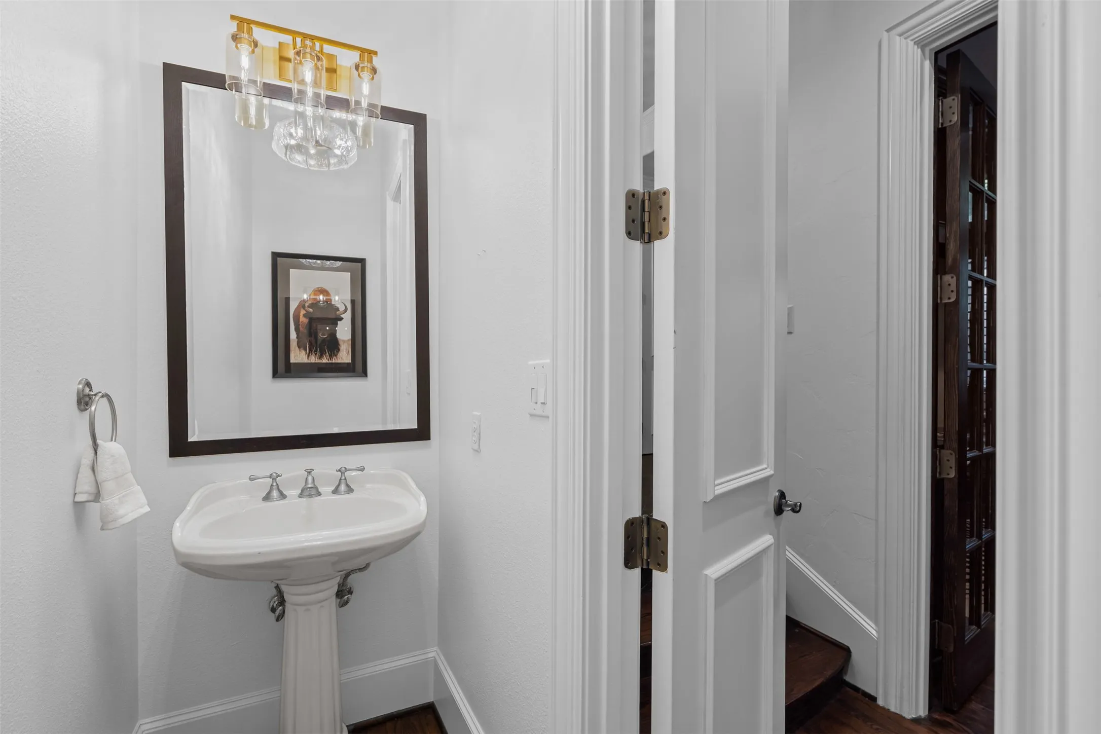 Townhouse For Rent in Dallas County , 4111 Buena Vista Street, Dallas, Texas 75204, 3 Bedrooms, 3 Bathrooms, 2 Garage spaces, 3,095 Sqft, built in 1999, Price $9,000, mls#21345476, Real Estate Agent in Dallas, Homes For Rent in Dallas county, Homes For Rent in Dallas, Realtor in Dallas Texas, Real Estate Brokerage Independent Realty Texas, Luminita Cordes Realtor