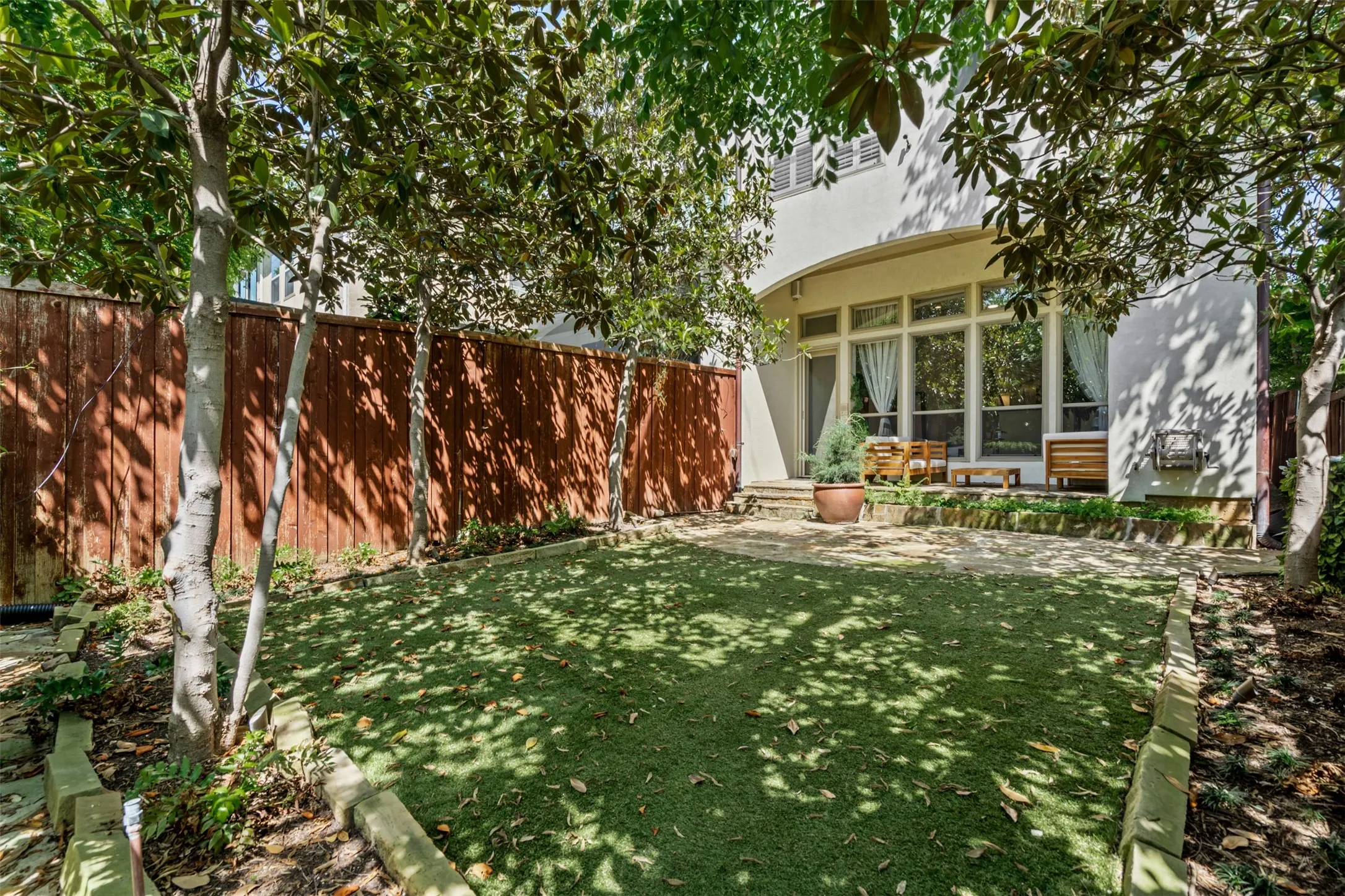 Townhouse For Rent in Dallas County , 4111 Buena Vista Street, Dallas, Texas 75204, 3 Bedrooms, 3 Bathrooms, 2 Garage spaces, 3,095 Sqft, built in 1999, Price $9,000, mls#21345476, Real Estate Agent in Dallas, Homes For Rent in Dallas county, Homes For Rent in Dallas, Realtor in Dallas Texas, Real Estate Brokerage Independent Realty Texas, Luminita Cordes Realtor