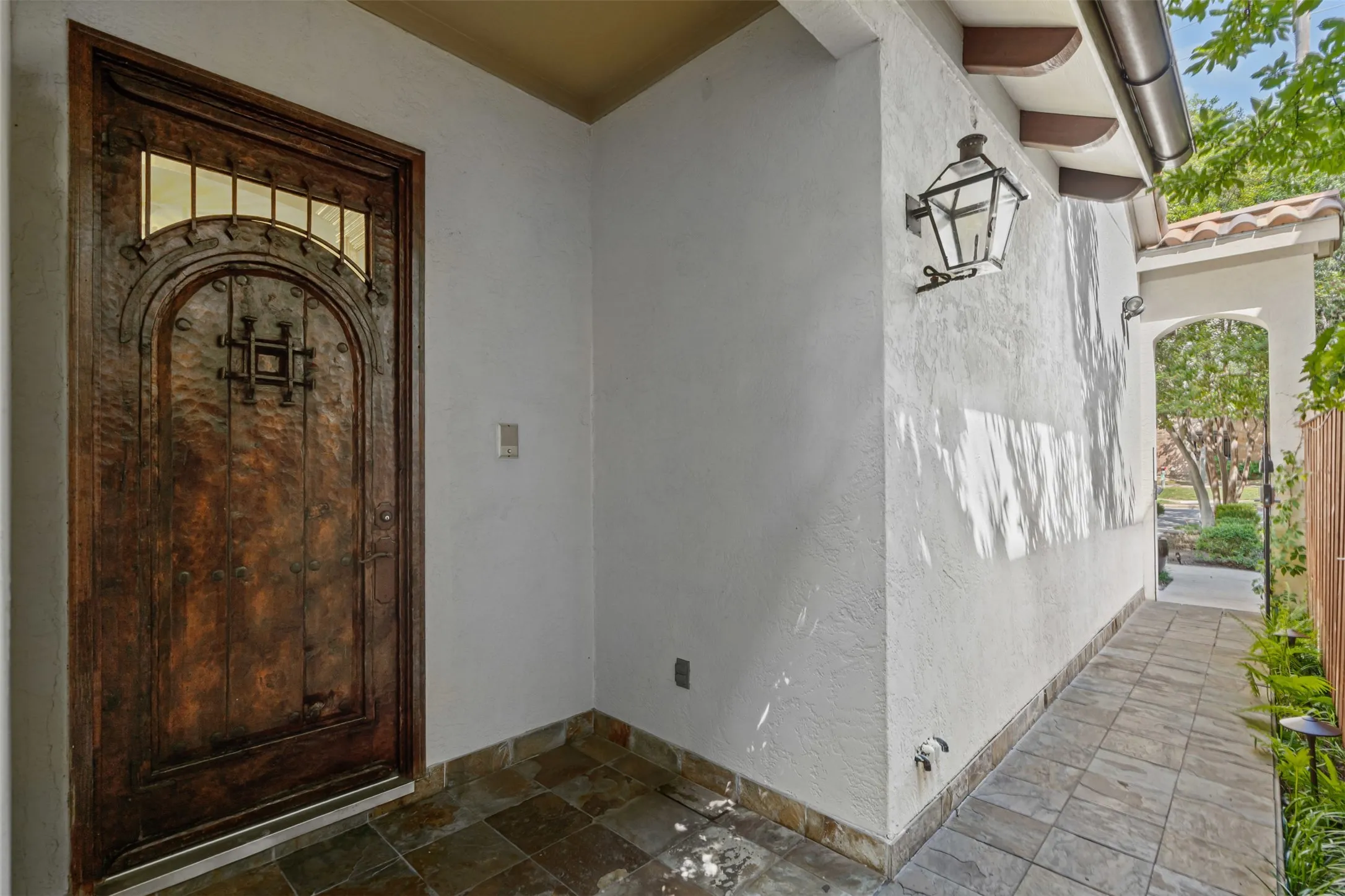 Townhouse For Rent in Dallas County , 4111 Buena Vista Street, Dallas, Texas 75204, 3 Bedrooms, 3 Bathrooms, 2 Garage spaces, 3,095 Sqft, built in 1999, Price $9,000, mls#21345476, Real Estate Agent in Dallas, Homes For Rent in Dallas county, Homes For Rent in Dallas, Realtor in Dallas Texas, Real Estate Brokerage Independent Realty Texas, Luminita Cordes Realtor