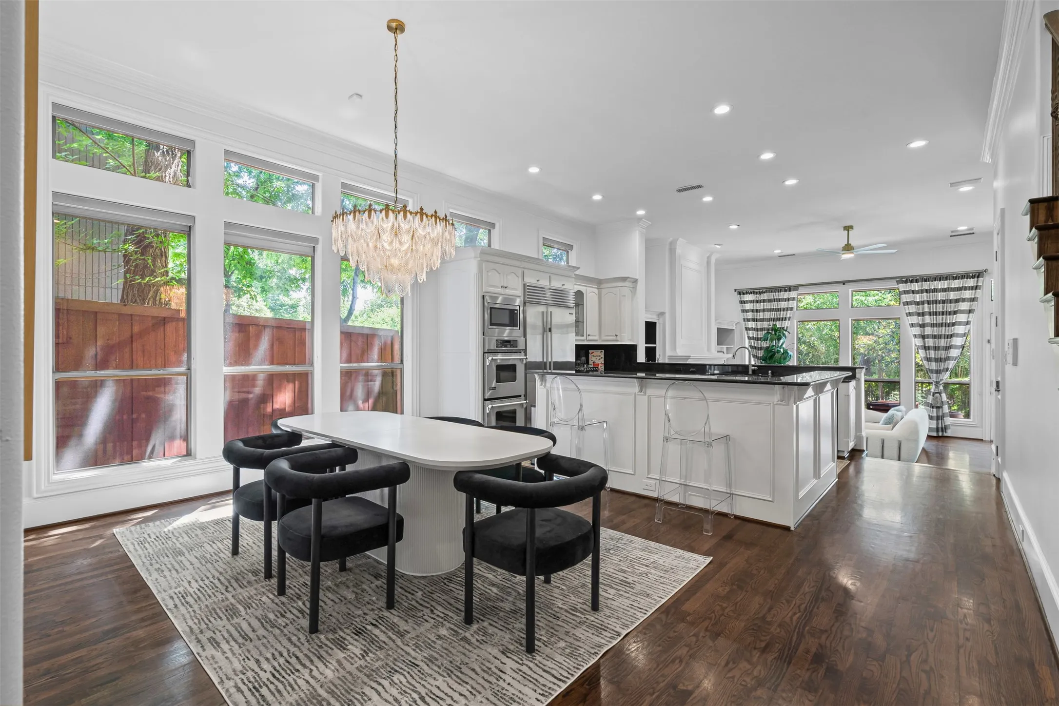 Townhouse For Rent in Dallas County , 4111 Buena Vista Street, Dallas, Texas 75204, 3 Bedrooms, 3 Bathrooms, 2 Garage spaces, 3,095 Sqft, built in 1999, Price $9,000, mls#21345476, Real Estate Agent in Dallas, Homes For Rent in Dallas county, Homes For Rent in Dallas, Realtor in Dallas Texas, Real Estate Brokerage Independent Realty Texas, Luminita Cordes Realtor
