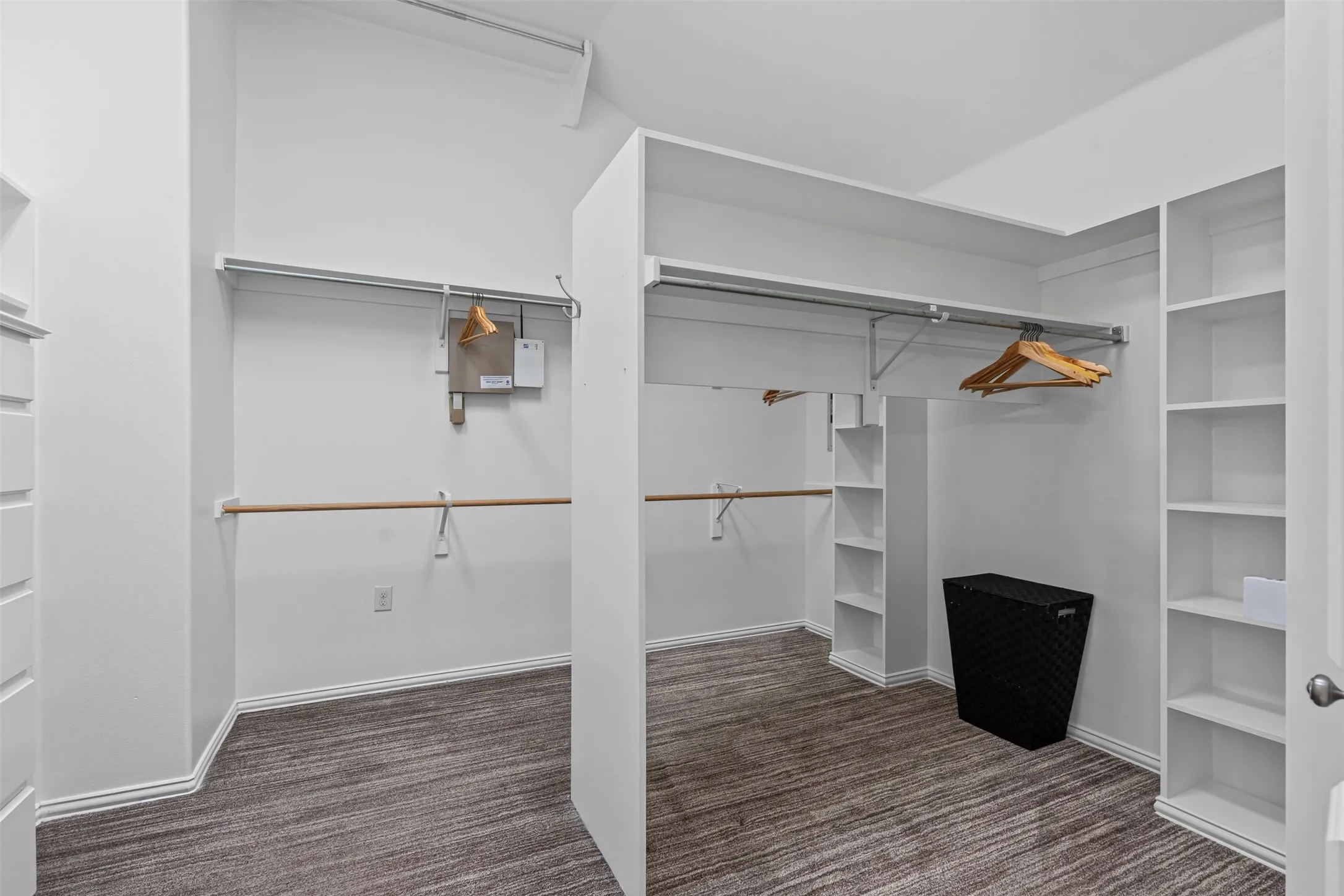 Townhouse For Rent in Dallas County , 4111 Buena Vista Street, Dallas, Texas 75204, 3 Bedrooms, 3 Bathrooms, 2 Garage spaces, 3,095 Sqft, built in 1999, Price $9,000, mls#21345476, Real Estate Agent in Dallas, Homes For Rent in Dallas county, Homes For Rent in Dallas, Realtor in Dallas Texas, Real Estate Brokerage Independent Realty Texas, Luminita Cordes Realtor