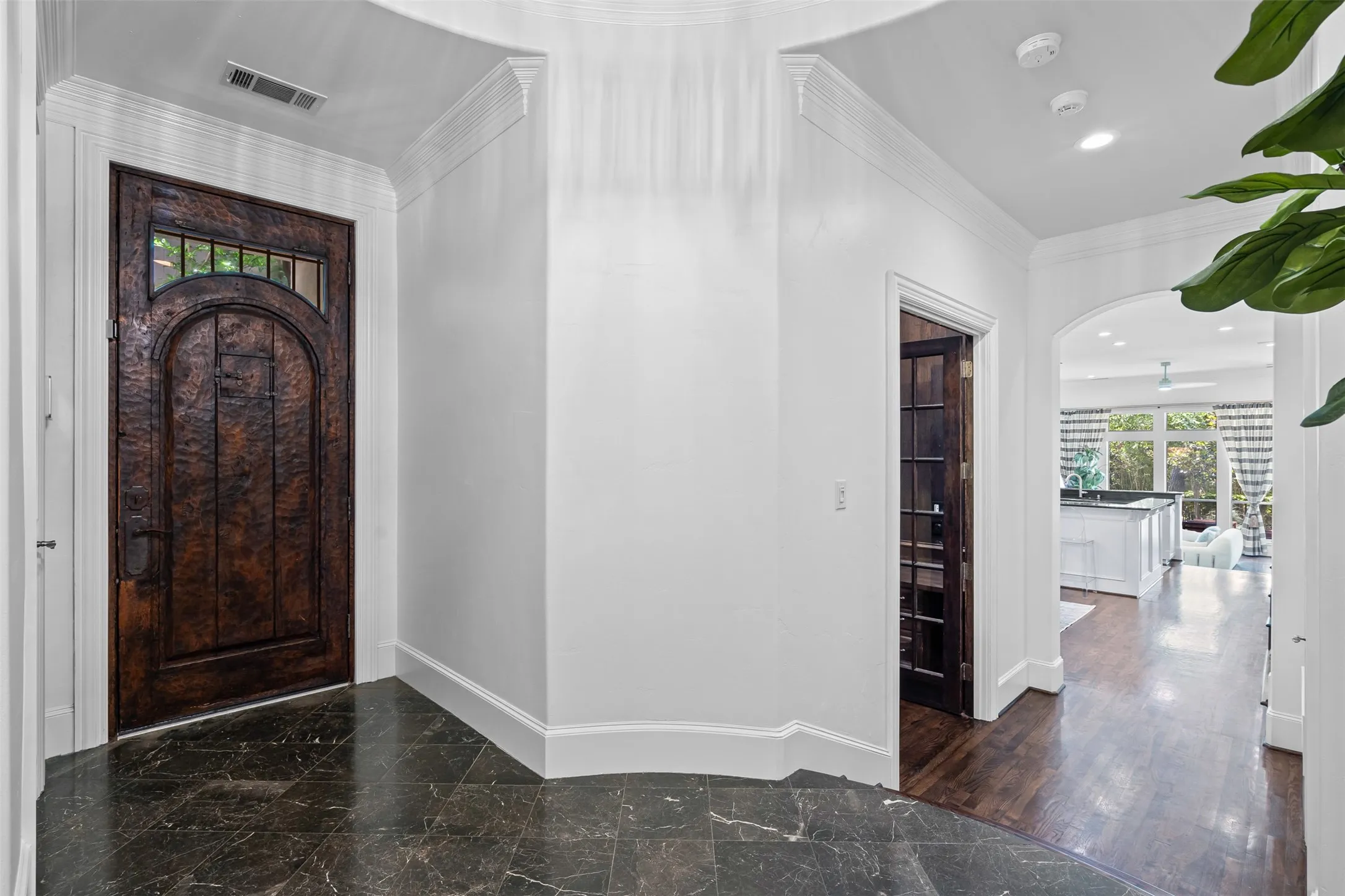 Townhouse For Rent in Dallas County , 4111 Buena Vista Street, Dallas, Texas 75204, 3 Bedrooms, 3 Bathrooms, 2 Garage spaces, 3,095 Sqft, built in 1999, Price $9,000, mls#21345476, Real Estate Agent in Dallas, Homes For Rent in Dallas county, Homes For Rent in Dallas, Realtor in Dallas Texas, Real Estate Brokerage Independent Realty Texas, Luminita Cordes Realtor