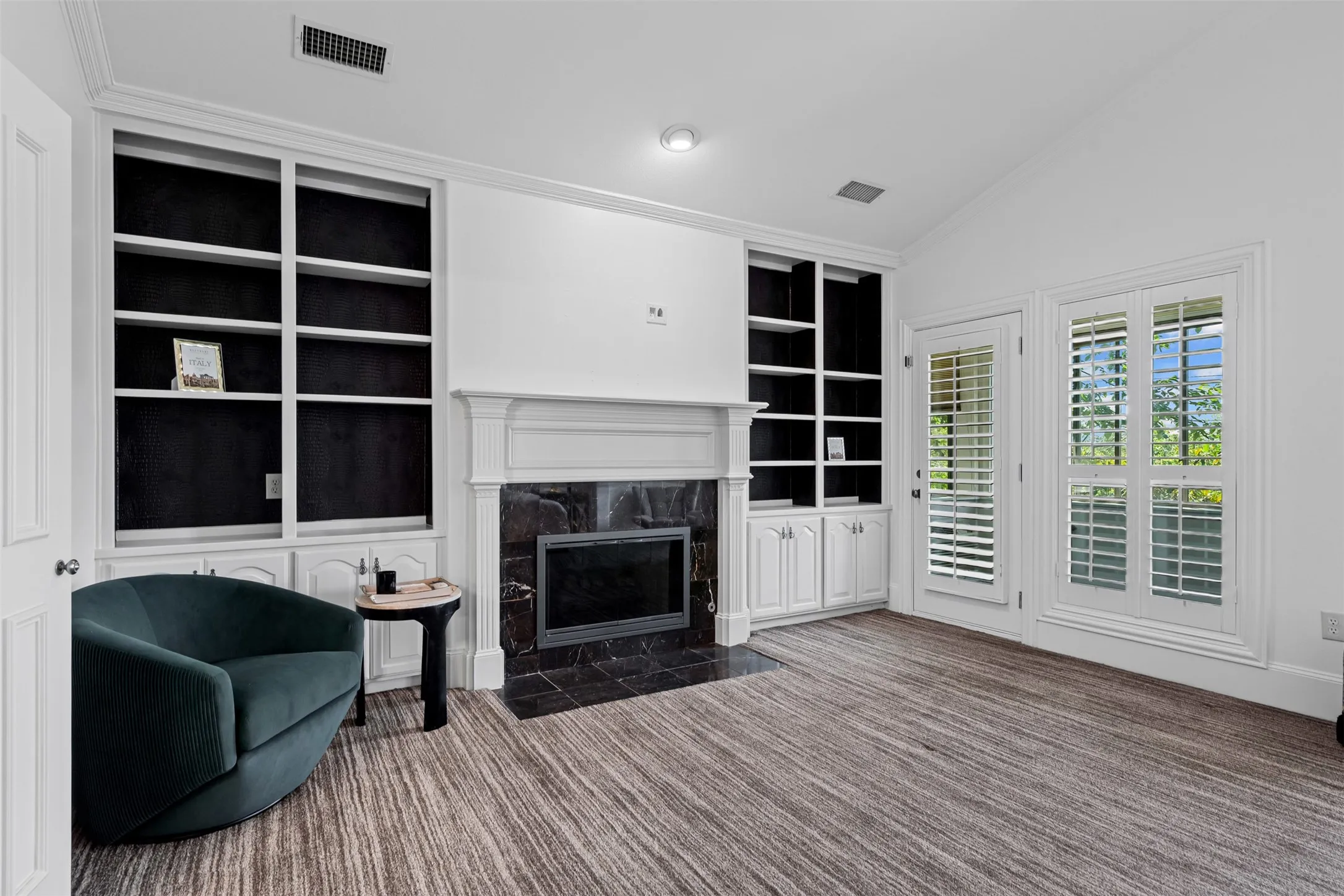 Townhouse For Rent in Dallas County , 4111 Buena Vista Street, Dallas, Texas 75204, 3 Bedrooms, 3 Bathrooms, 2 Garage spaces, 3,095 Sqft, built in 1999, Price $9,000, mls#21345476, Real Estate Agent in Dallas, Homes For Rent in Dallas county, Homes For Rent in Dallas, Realtor in Dallas Texas, Real Estate Brokerage Independent Realty Texas, Luminita Cordes Realtor