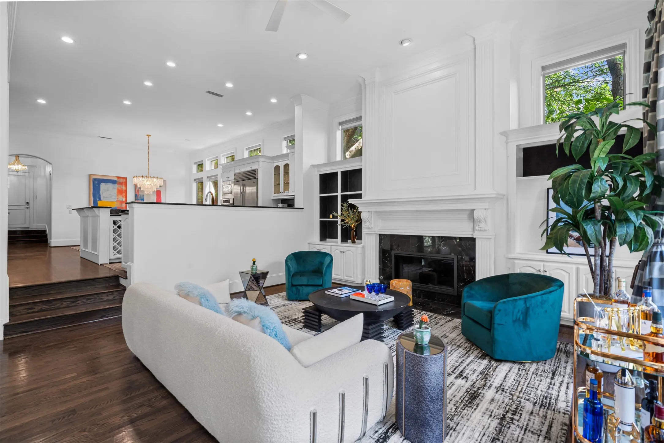 Townhouse For Rent in Dallas County , 4111 Buena Vista Street, Dallas, Texas 75204, 3 Bedrooms, 3 Bathrooms, 2 Garage spaces, 3,095 Sqft, built in 1999, Price $9,000, mls#21345476, Real Estate Agent in Dallas, Homes For Rent in Dallas county, Homes For Rent in Dallas, Realtor in Dallas Texas, Real Estate Brokerage Independent Realty Texas, Luminita Cordes Realtor