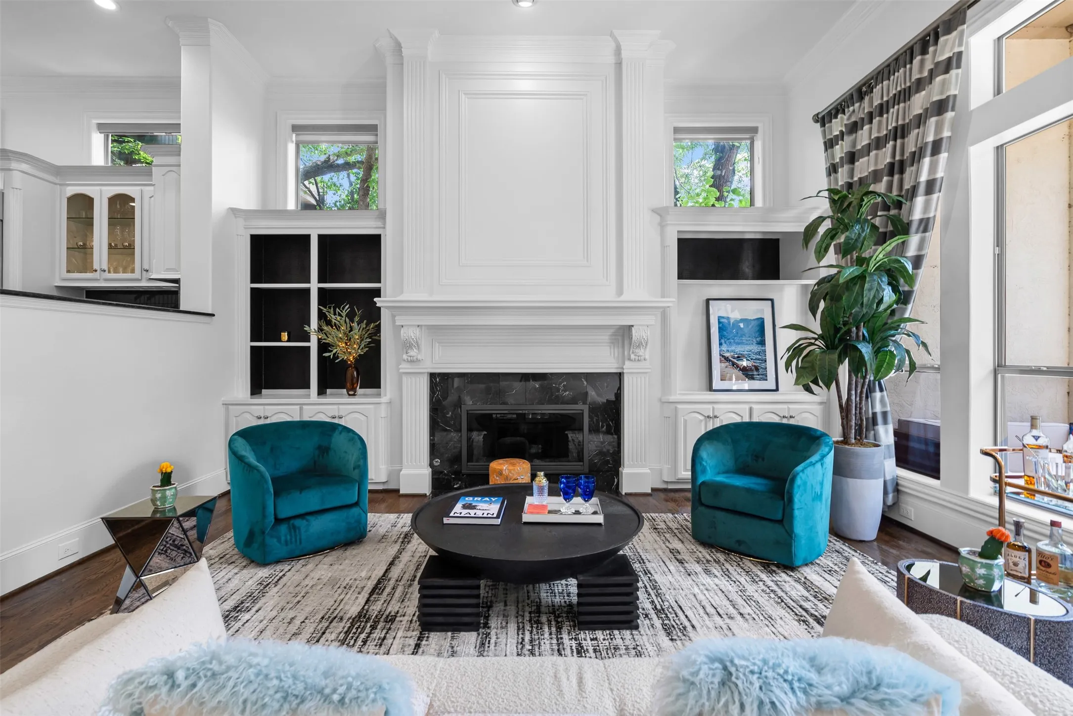 Townhouse For Rent in Dallas County , 4111 Buena Vista Street, Dallas, Texas 75204, 3 Bedrooms, 3 Bathrooms, 2 Garage spaces, 3,095 Sqft, built in 1999, Price $9,000, mls#21345476, Real Estate Agent in Dallas, Homes For Rent in Dallas county, Homes For Rent in Dallas, Realtor in Dallas Texas, Real Estate Brokerage Independent Realty Texas, Luminita Cordes Realtor