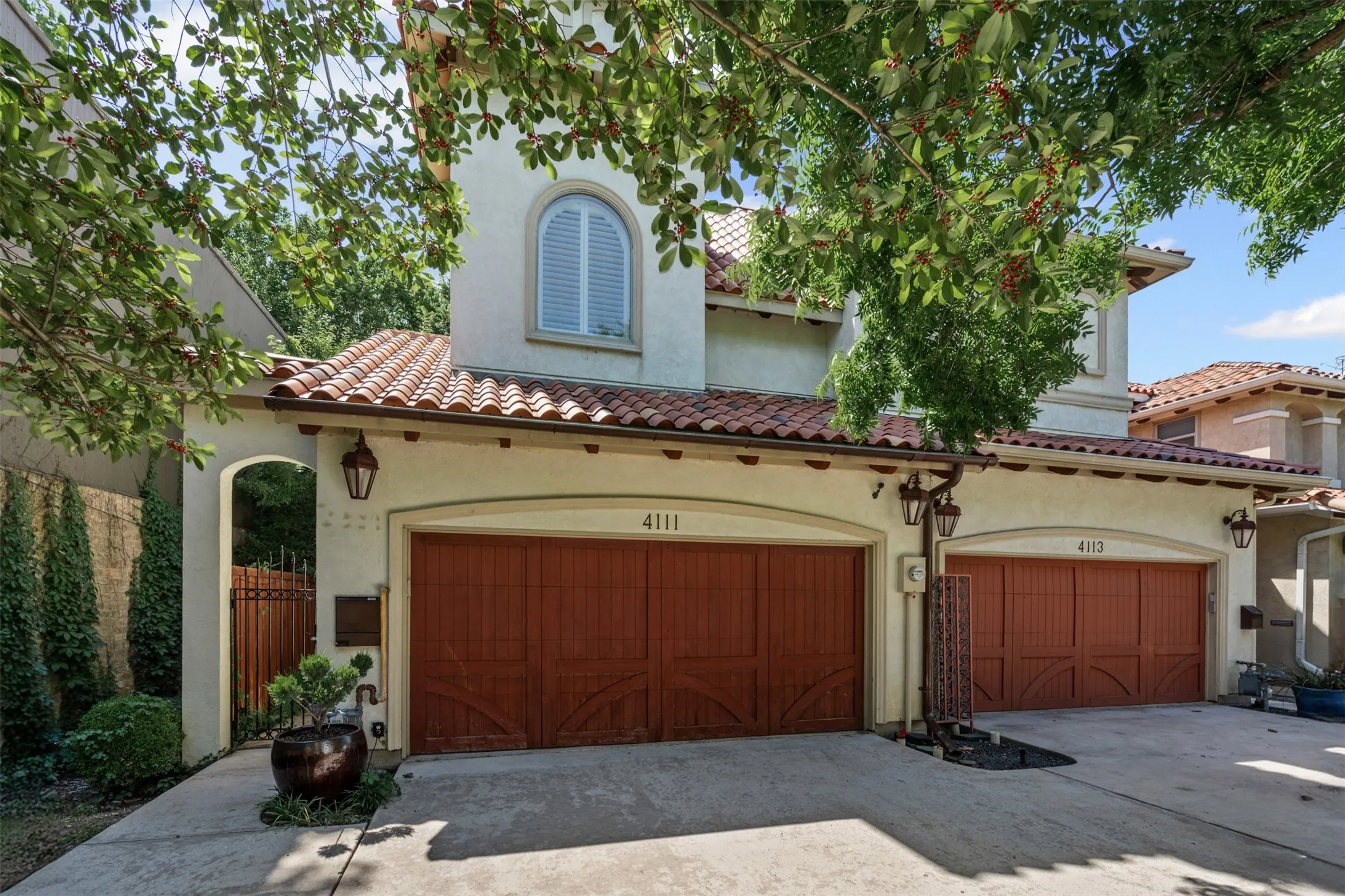 Townhouse For Rent in Dallas County , 4111 Buena Vista Street, Dallas, Texas 75204, 3 Bedrooms, 3 Bathrooms, 2 Garage spaces, 3,095 Sqft, built in 1999, Price $9,000, mls#21345476, Real Estate Agent in Dallas, Homes For Rent in Dallas county, Homes For Rent in Dallas, Realtor in Dallas Texas, Real Estate Brokerage Independent Realty Texas, Luminita Cordes Realtor