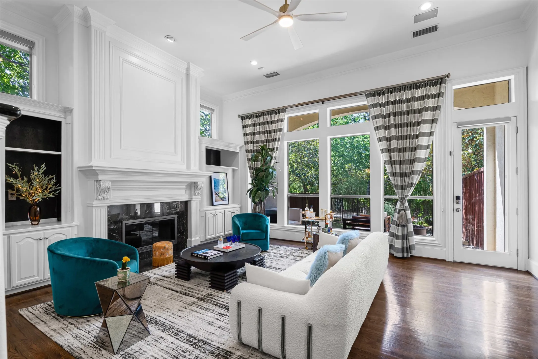 Townhouse For Rent in Dallas County , 4111 Buena Vista Street, Dallas, Texas 75204, 3 Bedrooms, 3 Bathrooms, 2 Garage spaces, 3,095 Sqft, built in 1999, Price $9,000, mls#21345476, Real Estate Agent in Dallas, Homes For Rent in Dallas county, Homes For Rent in Dallas, Realtor in Dallas Texas, Real Estate Brokerage Independent Realty Texas, Luminita Cordes Realtor