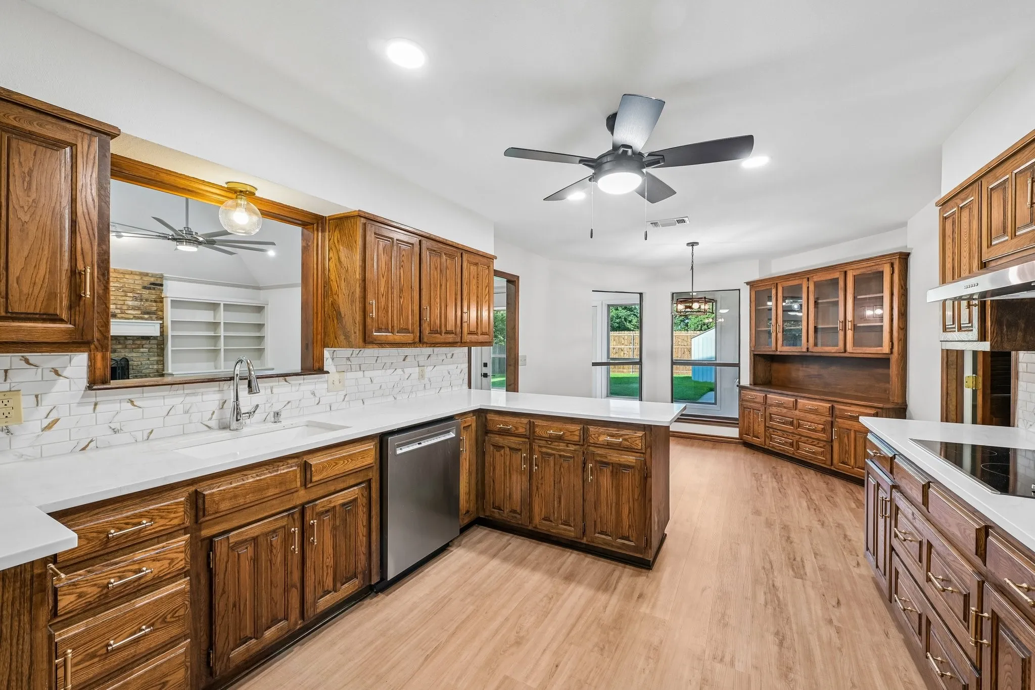 Single Family Residence For Sale in Dallas County , 1412 Wagonwheel Court, Irving, Texas 75061, 3 Bedroom, 3 Bathroom, 2 Garage spaces, 2,662 Sqft, built in 1983, mls#21344119, Real Estate Agent in Irving, Homes For Sale in Dallas county, Homes For Sale in Irving, Realtor in Irving Texas, Real Estate Brokerage Independent Realty Texas, Luminita Cordes Realtor
