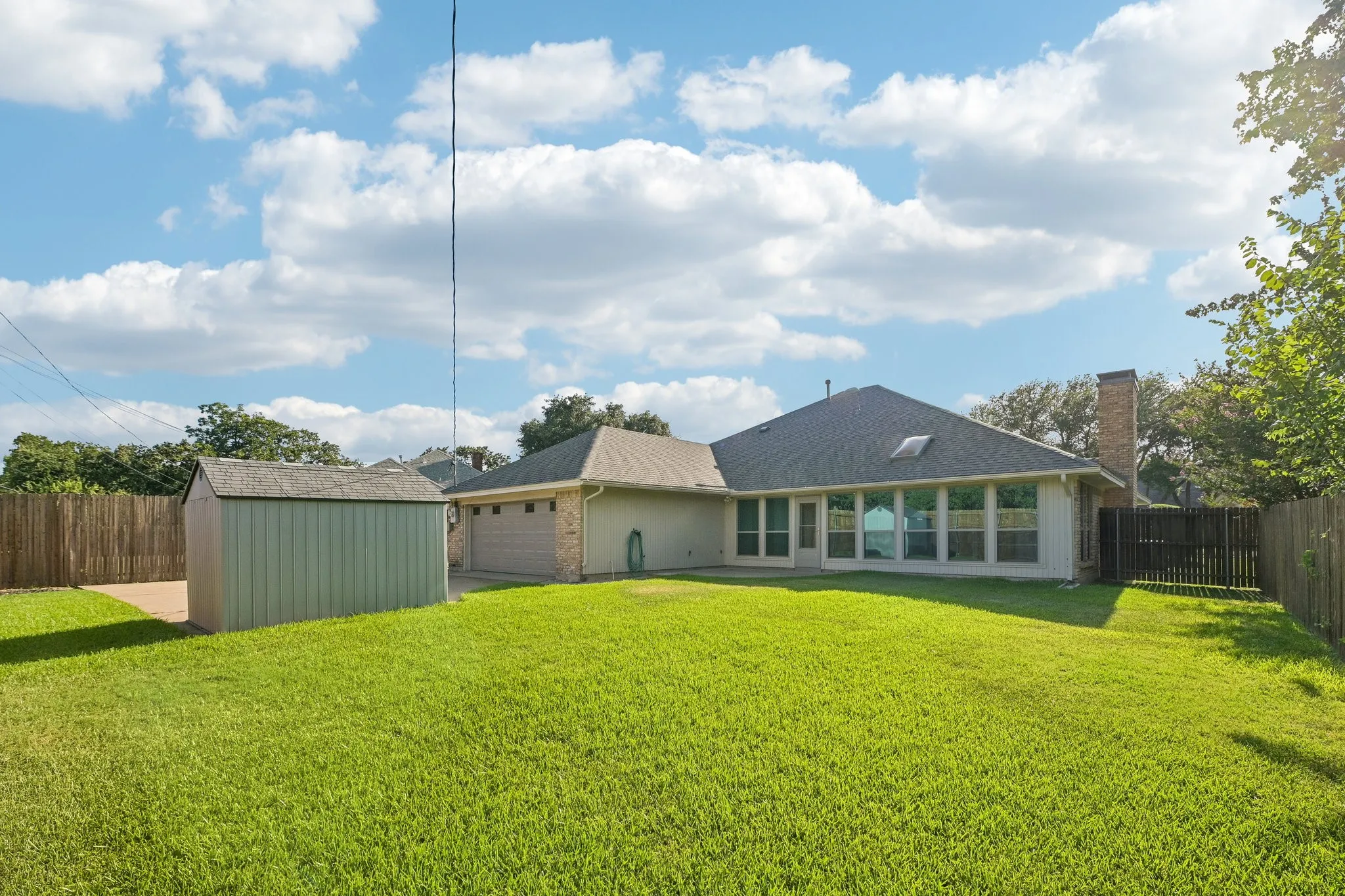Single Family Residence For Sale in Dallas County , 1412 Wagonwheel Court, Irving, Texas 75061, 3 Bedroom, 3 Bathroom, 2 Garage spaces, 2,662 Sqft, built in 1983, mls#21344119, Real Estate Agent in Irving, Homes For Sale in Dallas county, Homes For Sale in Irving, Realtor in Irving Texas, Real Estate Brokerage Independent Realty Texas, Luminita Cordes Realtor