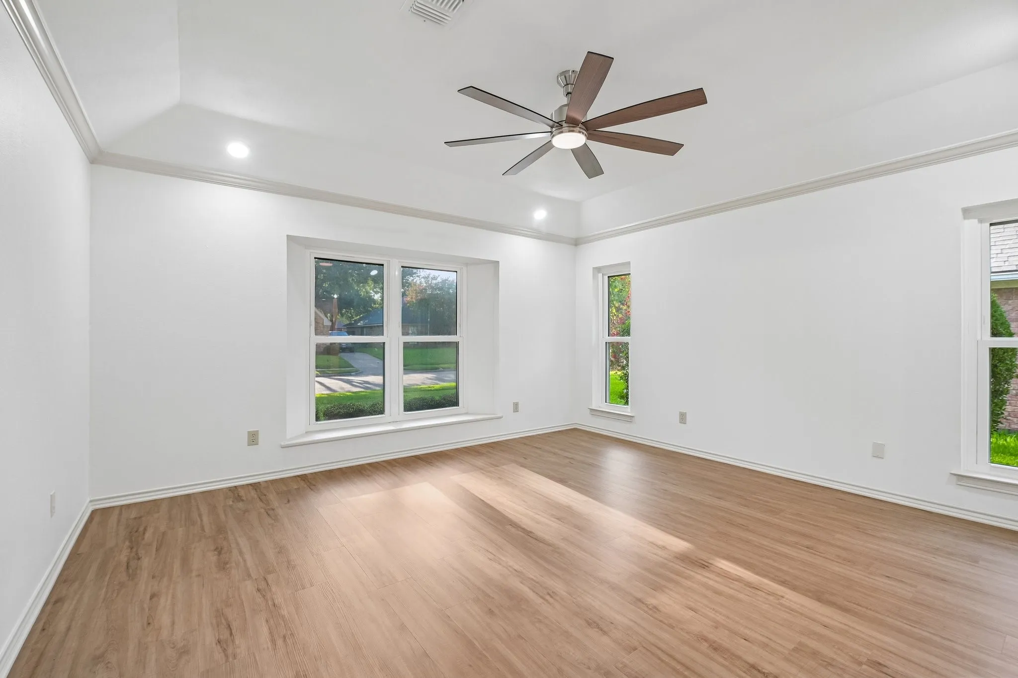 Single Family Residence For Sale in Dallas County , 1412 Wagonwheel Court, Irving, Texas 75061, 3 Bedroom, 3 Bathroom, 2 Garage spaces, 2,662 Sqft, built in 1983, mls#21344119, Real Estate Agent in Irving, Homes For Sale in Dallas county, Homes For Sale in Irving, Realtor in Irving Texas, Real Estate Brokerage Independent Realty Texas, Luminita Cordes Realtor