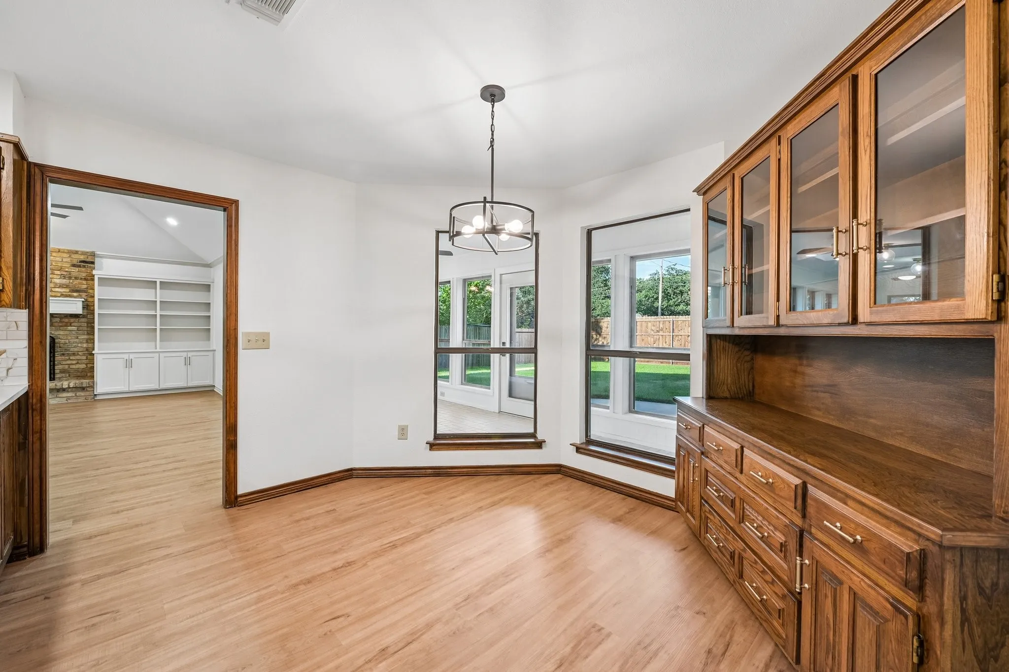 Single Family Residence For Sale in Dallas County , 1412 Wagonwheel Court, Irving, Texas 75061, 3 Bedroom, 3 Bathroom, 2 Garage spaces, 2,662 Sqft, built in 1983, mls#21344119, Real Estate Agent in Irving, Homes For Sale in Dallas county, Homes For Sale in Irving, Realtor in Irving Texas, Real Estate Brokerage Independent Realty Texas, Luminita Cordes Realtor