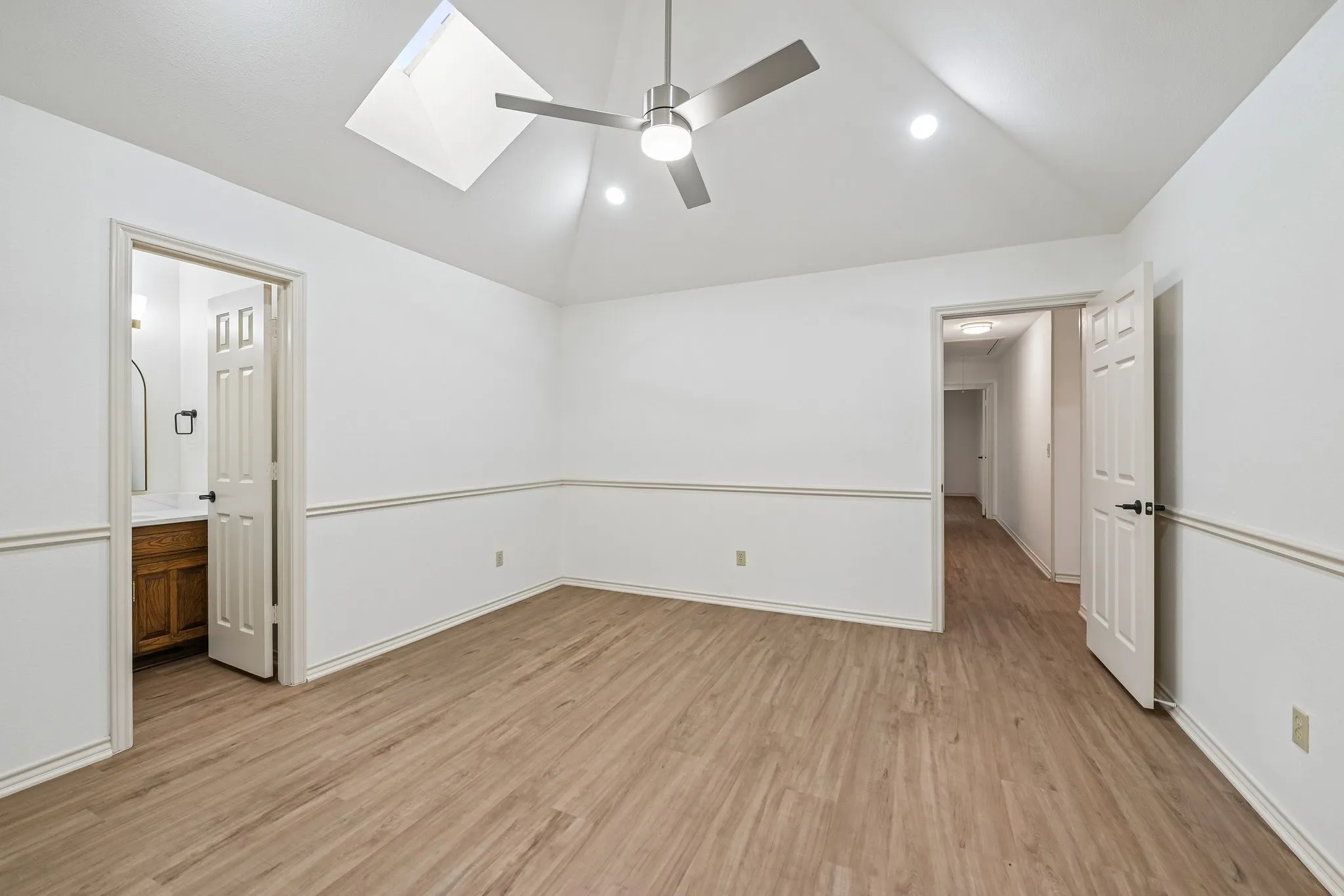 Single Family Residence For Sale in Dallas County , 1412 Wagonwheel Court, Irving, Texas 75061, 3 Bedroom, 3 Bathroom, 2 Garage spaces, 2,662 Sqft, built in 1983, mls#21344119, Real Estate Agent in Irving, Homes For Sale in Dallas county, Homes For Sale in Irving, Realtor in Irving Texas, Real Estate Brokerage Independent Realty Texas, Luminita Cordes Realtor