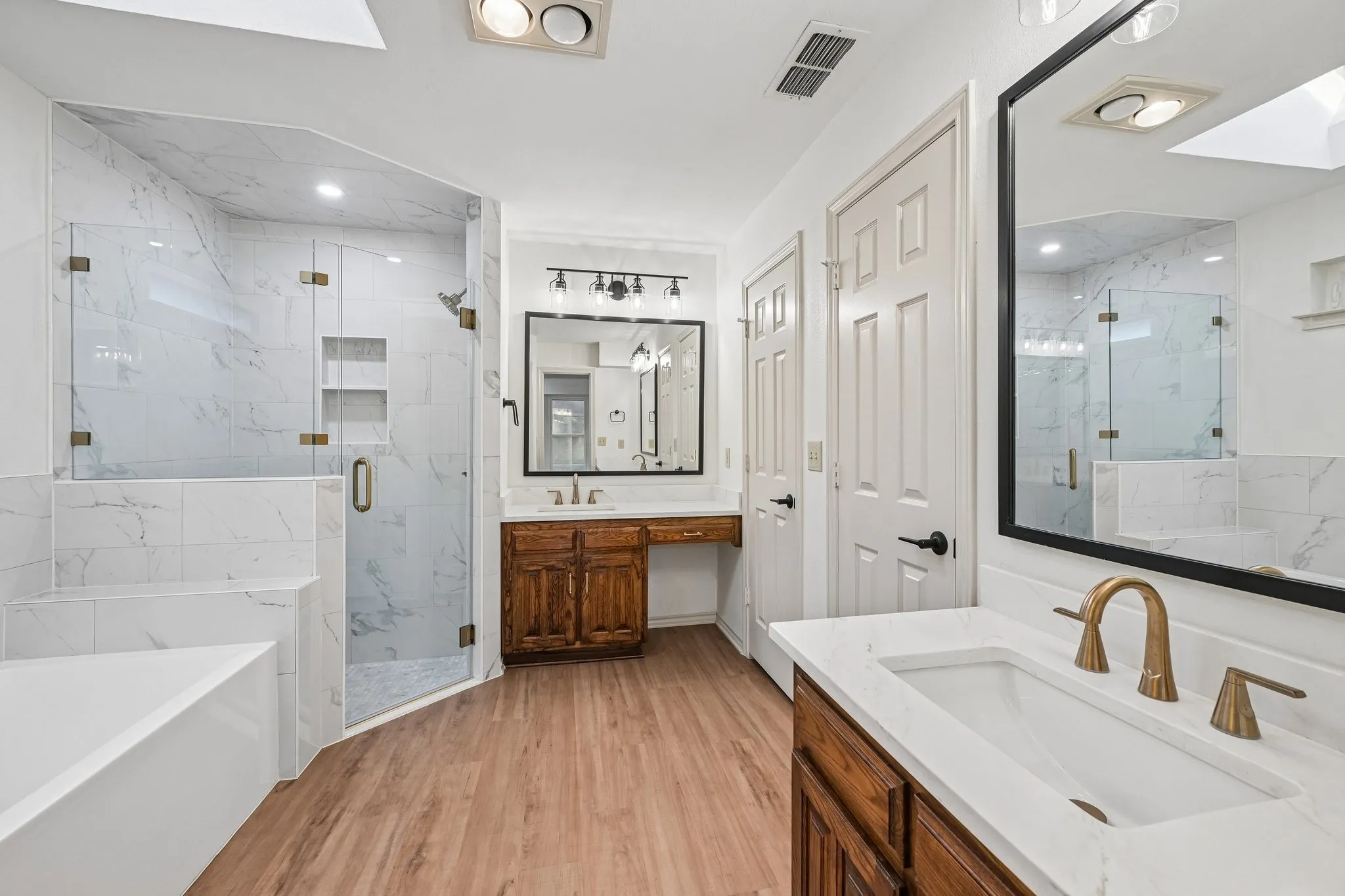 Single Family Residence For Sale in Dallas County , 1412 Wagonwheel Court, Irving, Texas 75061, 3 Bedroom, 3 Bathroom, 2 Garage spaces, 2,662 Sqft, built in 1983, mls#21344119, Real Estate Agent in Irving, Homes For Sale in Dallas county, Homes For Sale in Irving, Realtor in Irving Texas, Real Estate Brokerage Independent Realty Texas, Luminita Cordes Realtor
