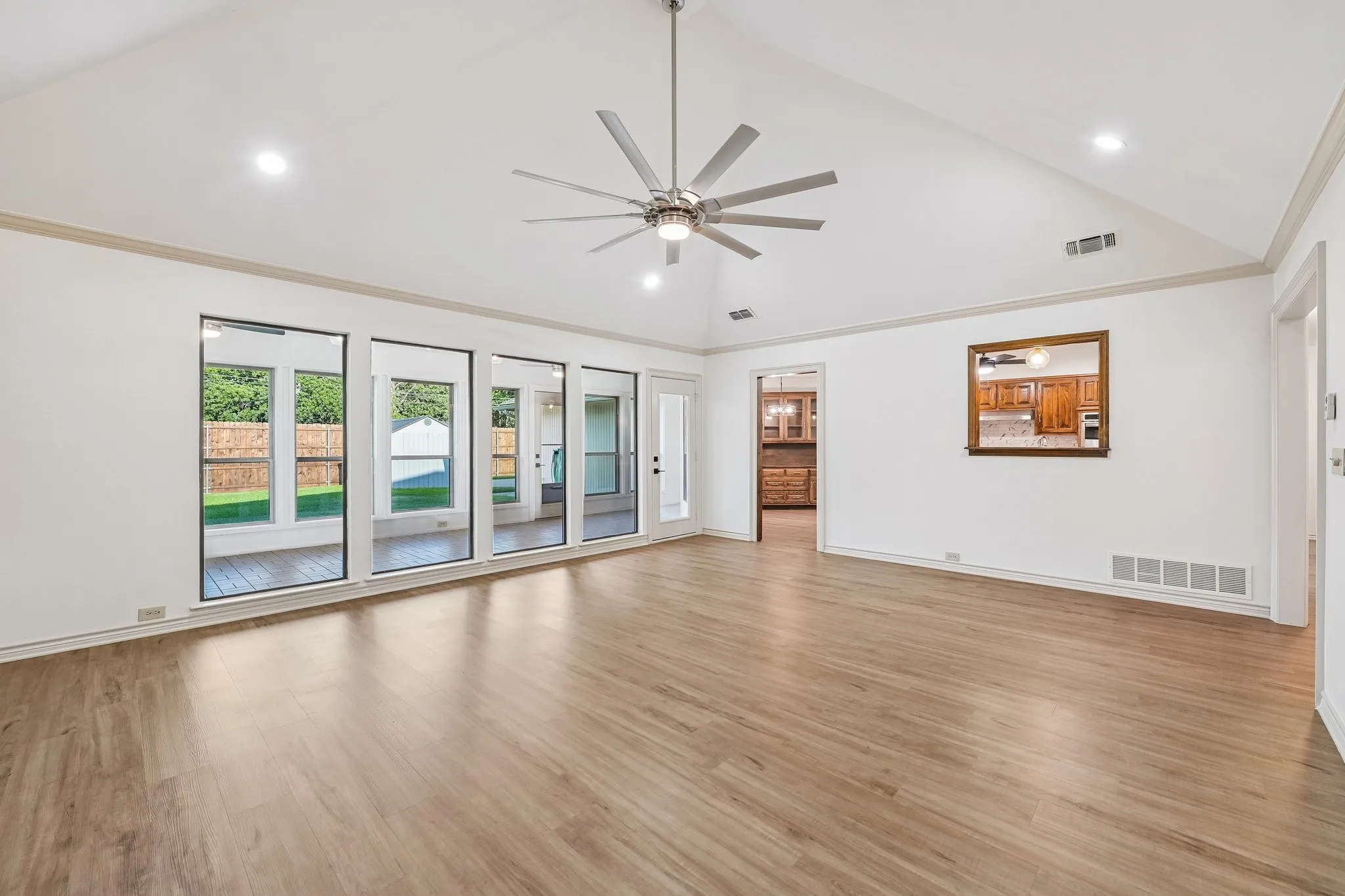 Single Family Residence For Sale in Dallas County , 1412 Wagonwheel Court, Irving, Texas 75061, 3 Bedroom, 3 Bathroom, 2 Garage spaces, 2,662 Sqft, built in 1983, mls#21344119, Real Estate Agent in Irving, Homes For Sale in Dallas county, Homes For Sale in Irving, Realtor in Irving Texas, Real Estate Brokerage Independent Realty Texas, Luminita Cordes Realtor