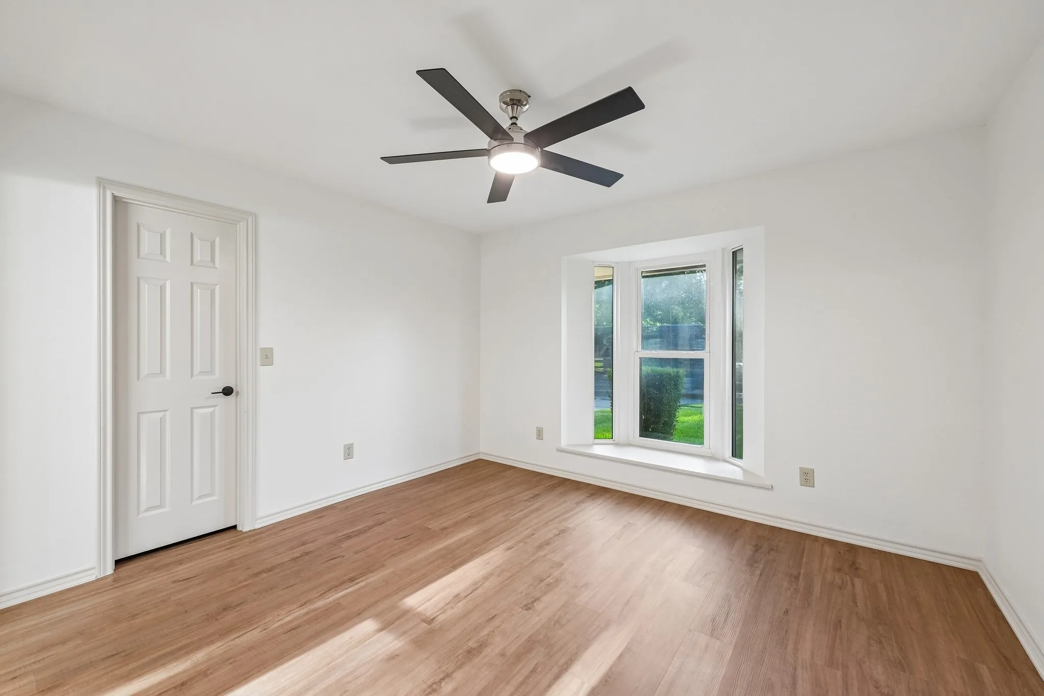 Single Family Residence For Sale in Dallas County , 1412 Wagonwheel Court, Irving, Texas 75061, 3 Bedroom, 3 Bathroom, 2 Garage spaces, 2,662 Sqft, built in 1983, mls#21344119, Real Estate Agent in Irving, Homes For Sale in Dallas county, Homes For Sale in Irving, Realtor in Irving Texas, Real Estate Brokerage Independent Realty Texas, Luminita Cordes Realtor